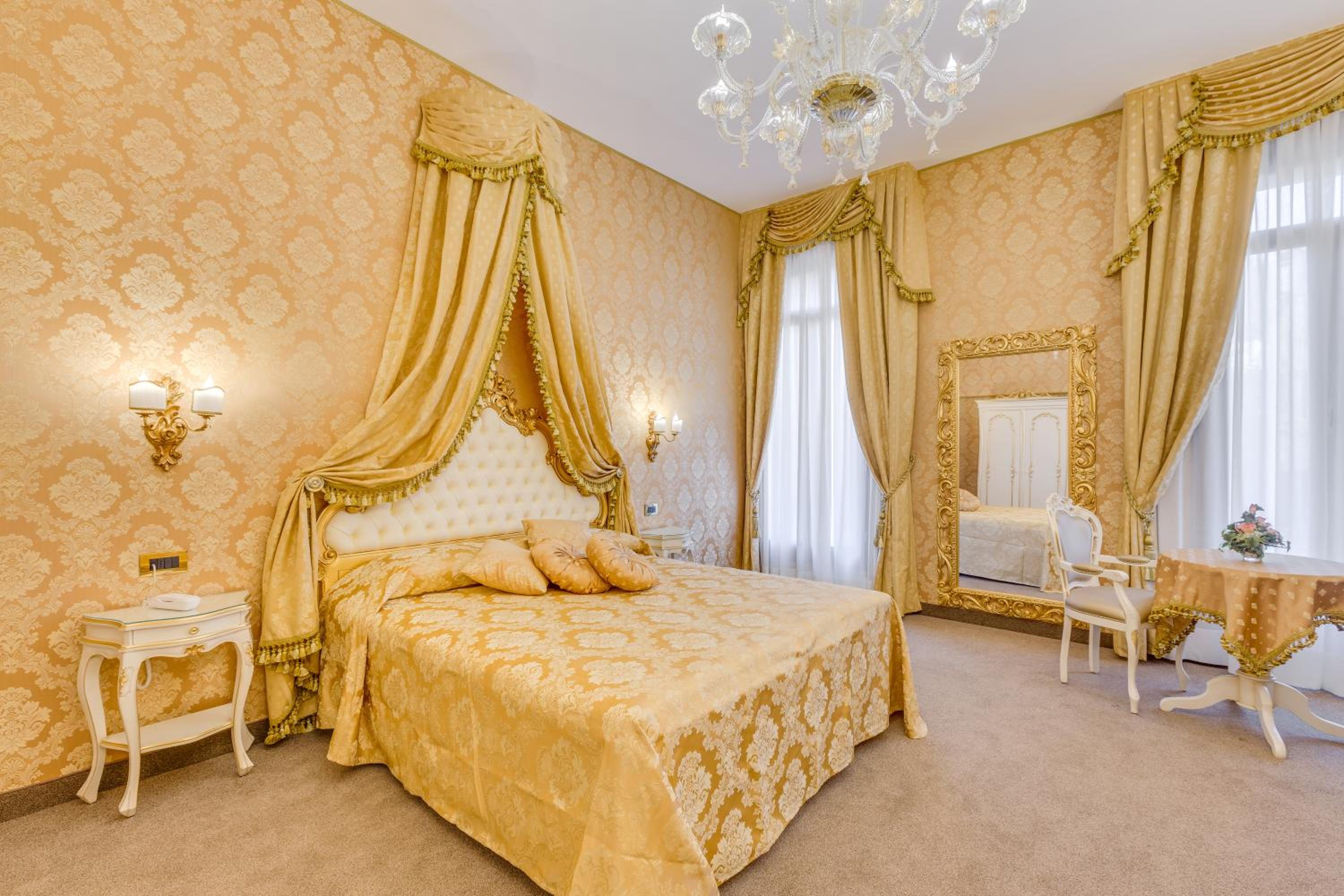 Deluxe Triple Room with Canal View photo 2