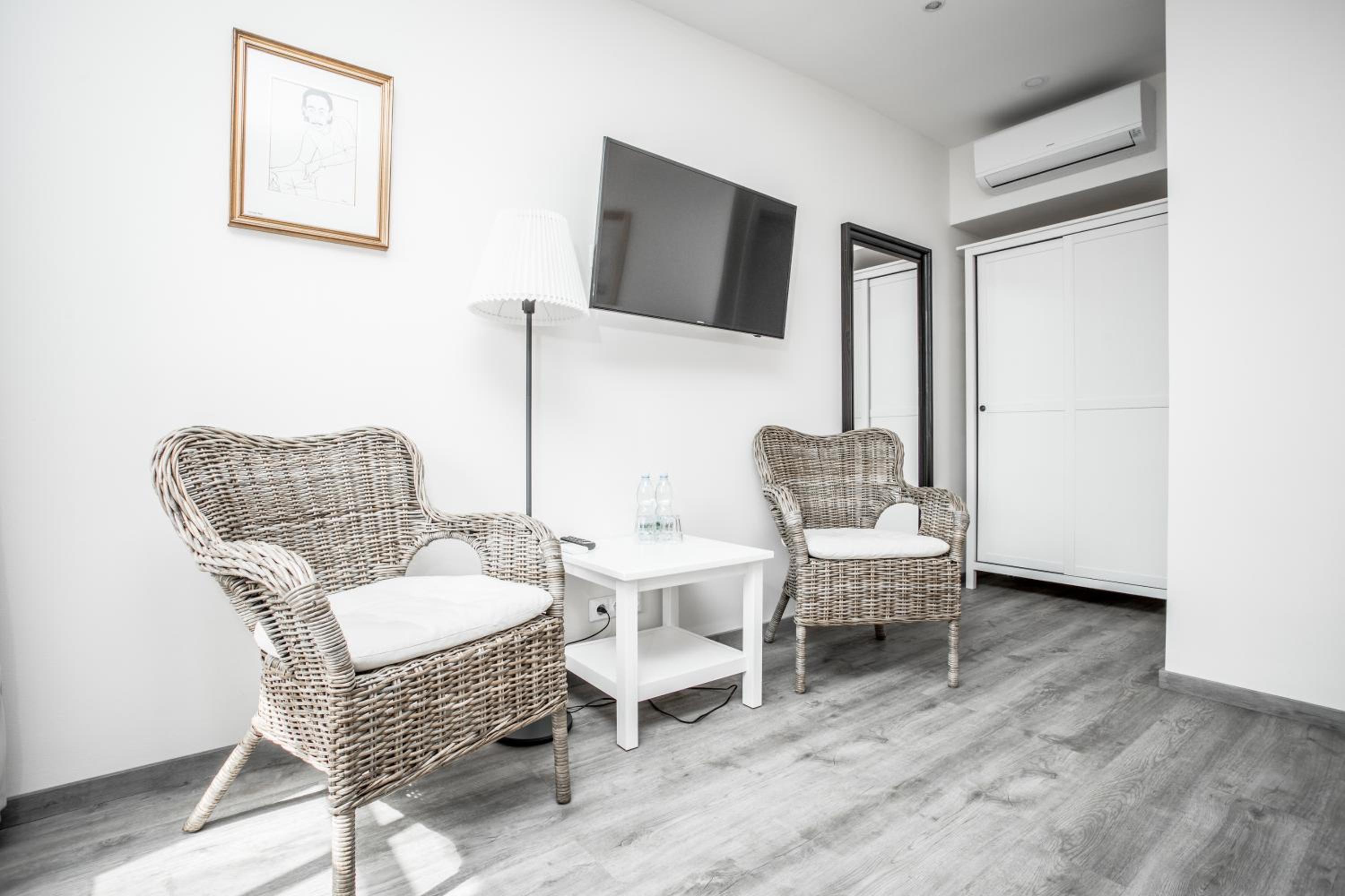 Economy Double or Twin Room - Photo 8