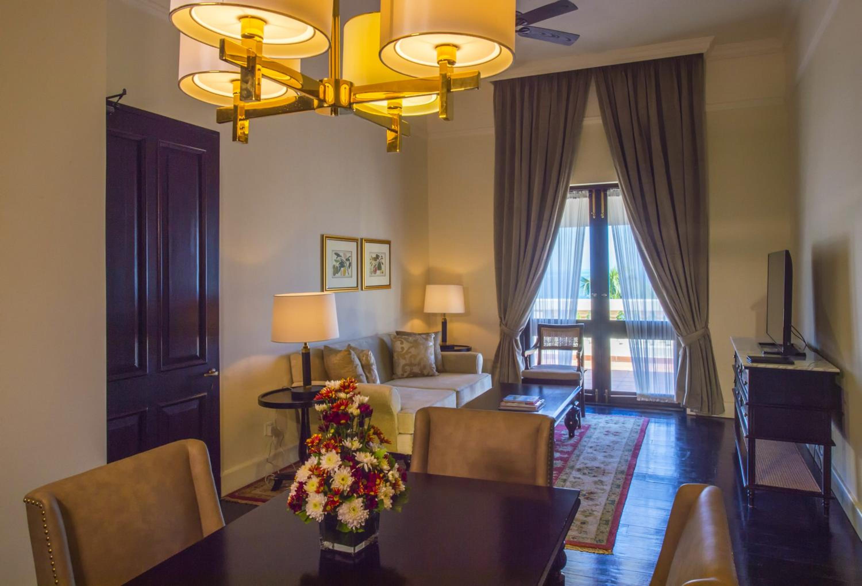 Royal Suite with Cocktails daily from 5:30 PM to 7:30 PM