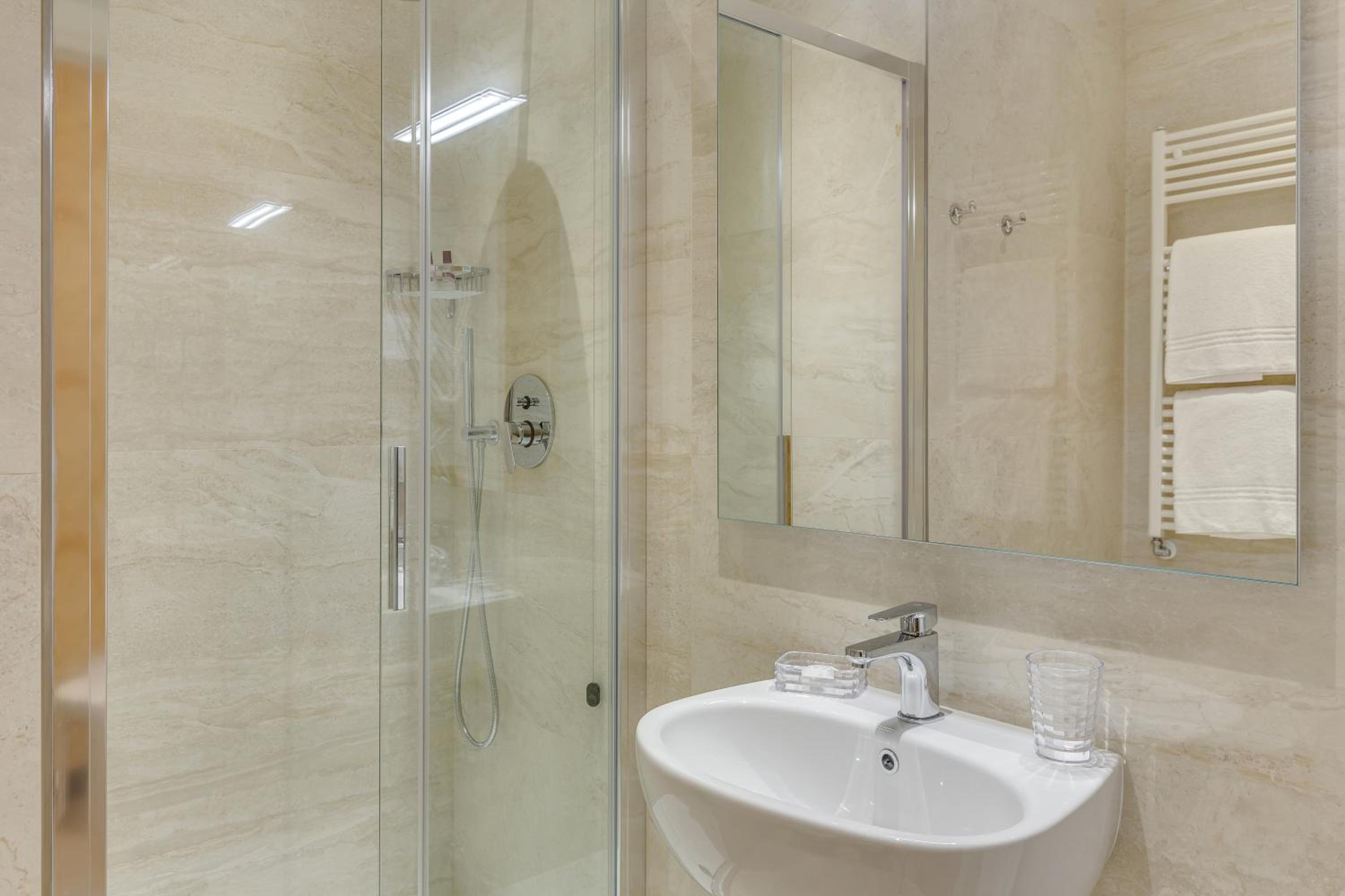 Superior Triple Room with Canal View photo 3