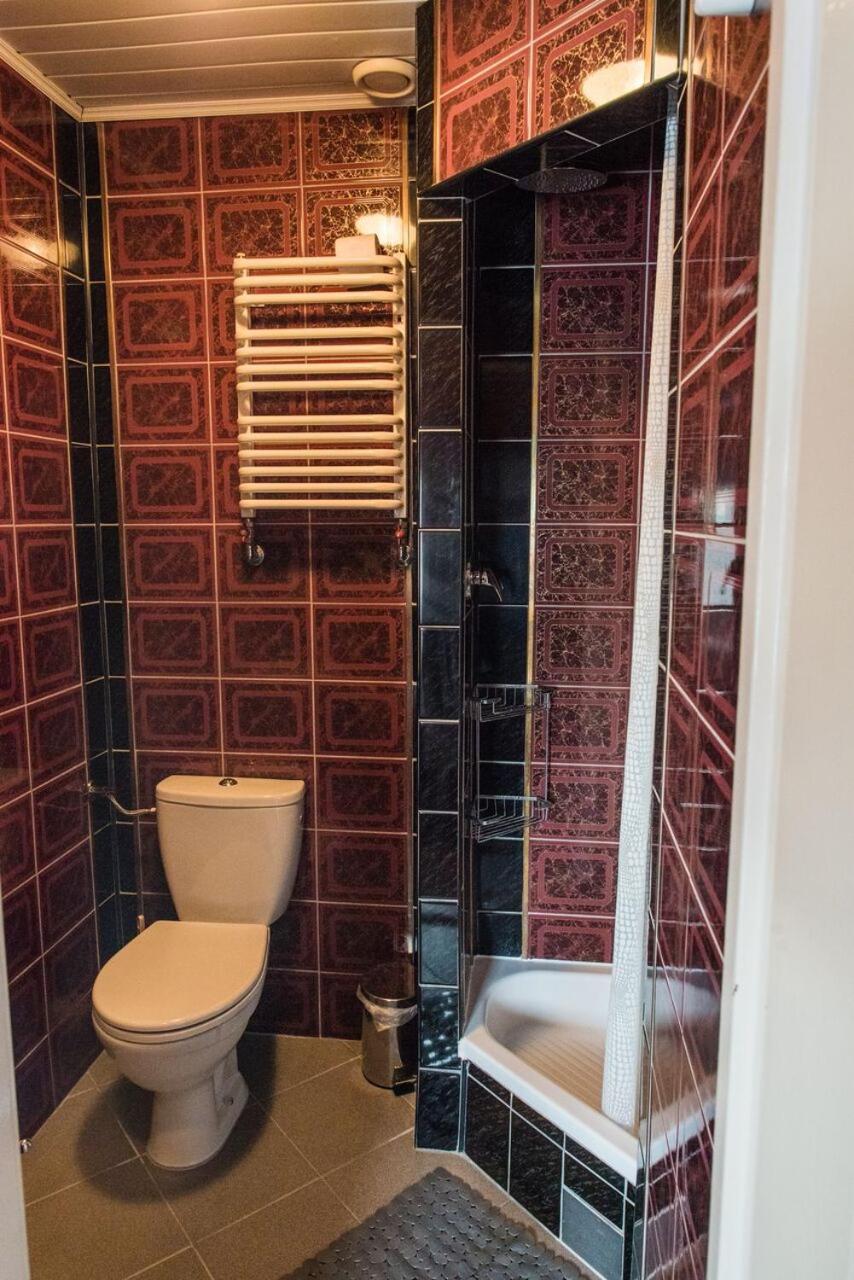 Small Single Room photo 2