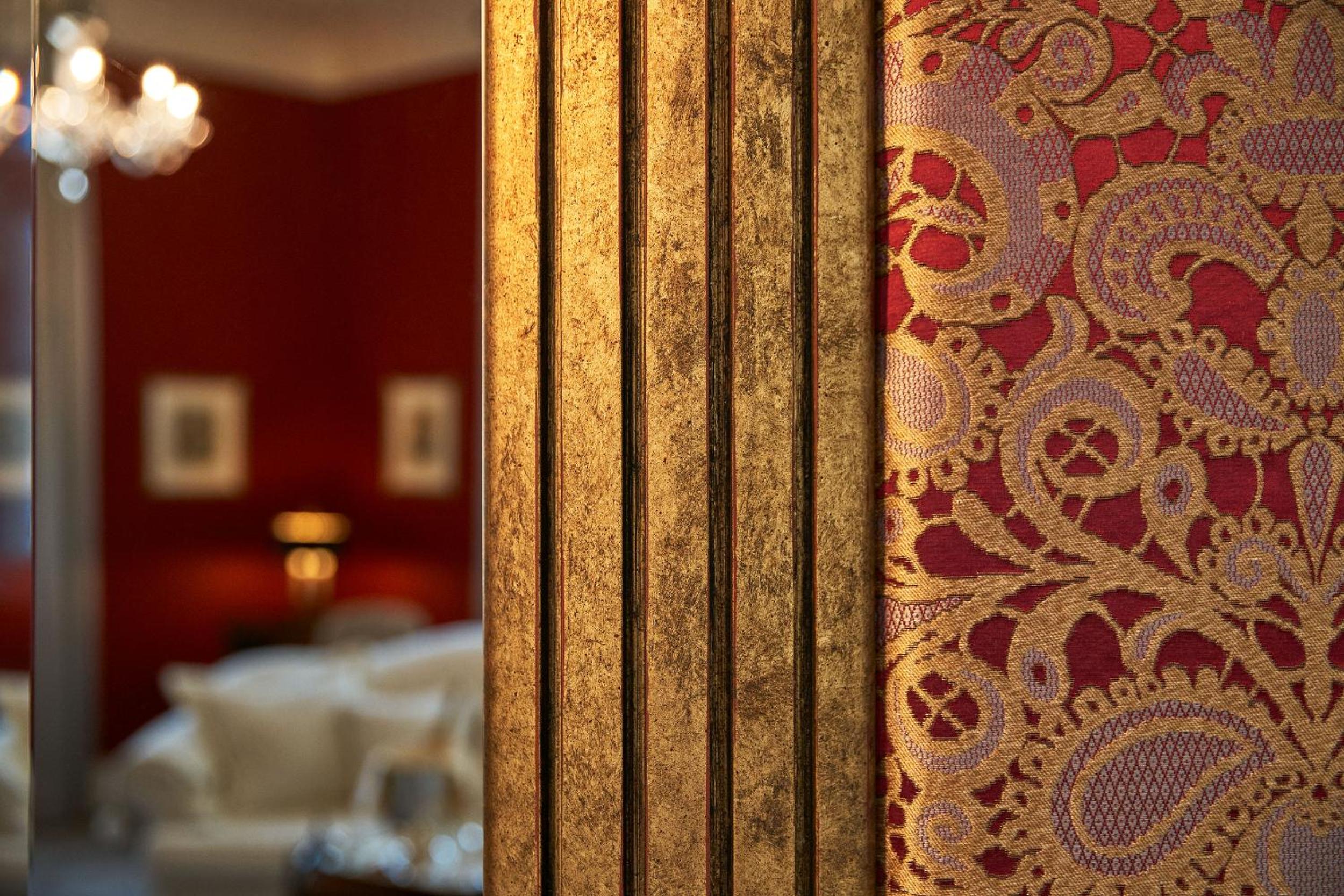 Suite with Square View - Photo 7