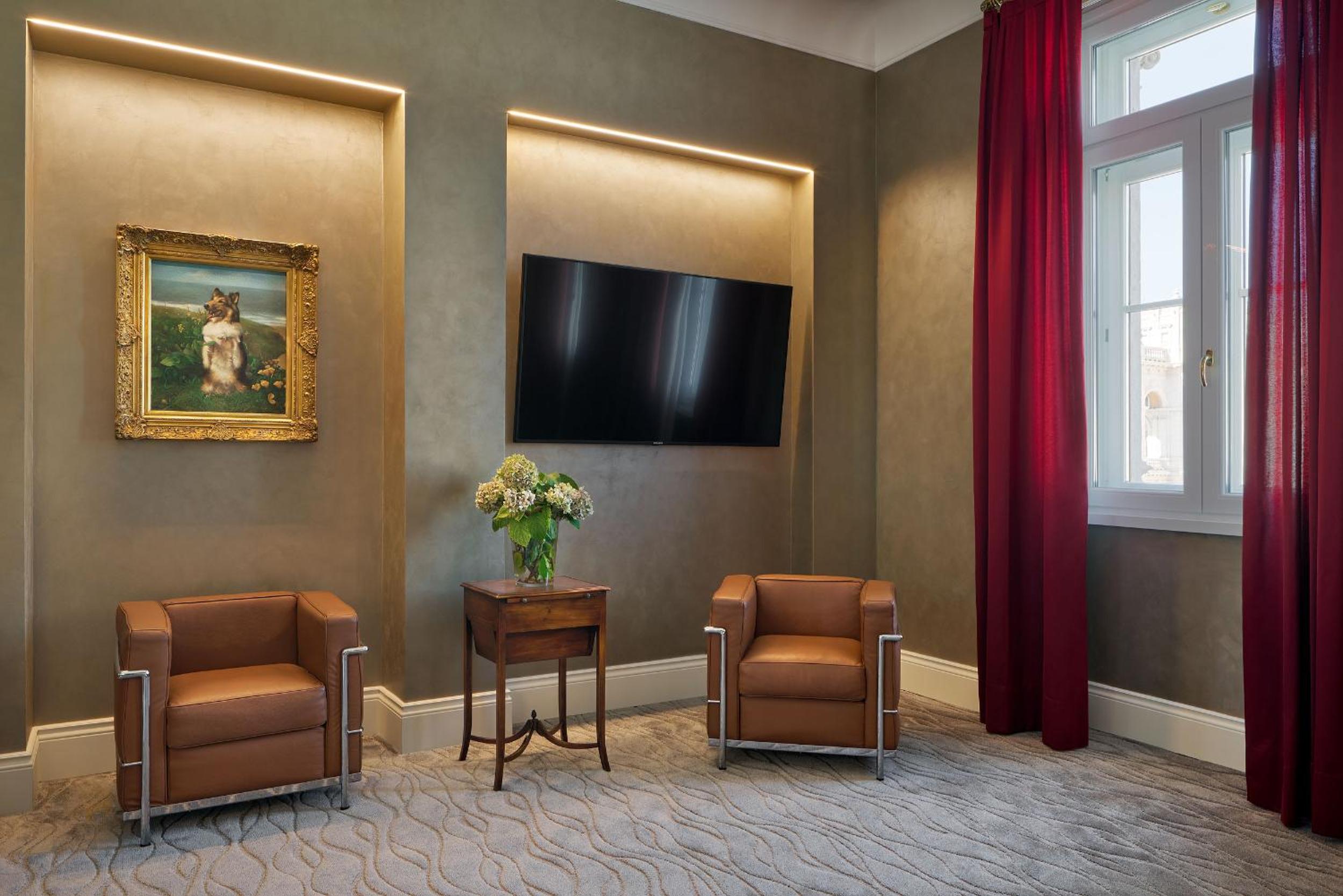 Suite Prestige with Square View - Photo 9