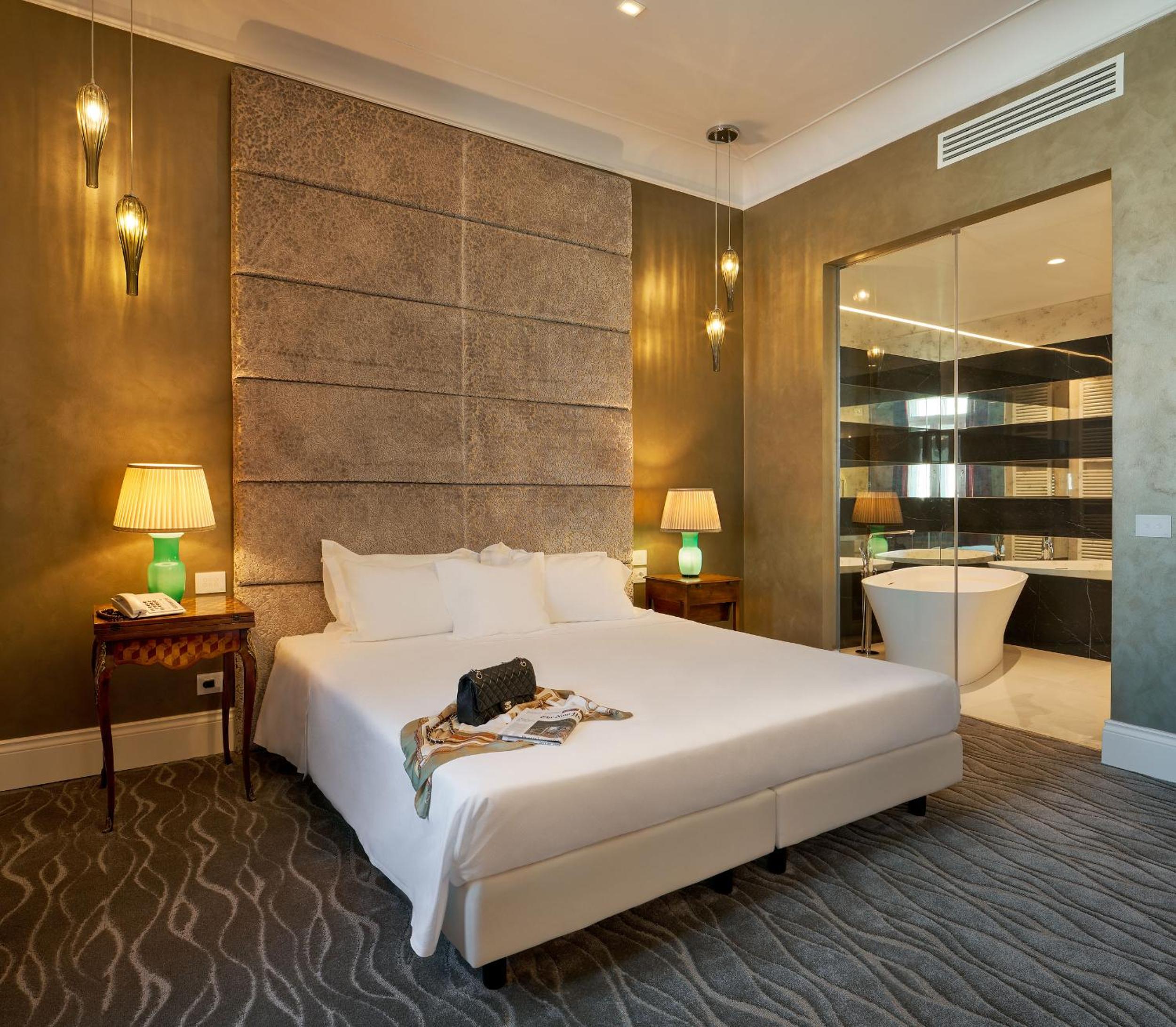 Suite Prestige with Square View - Photo 19