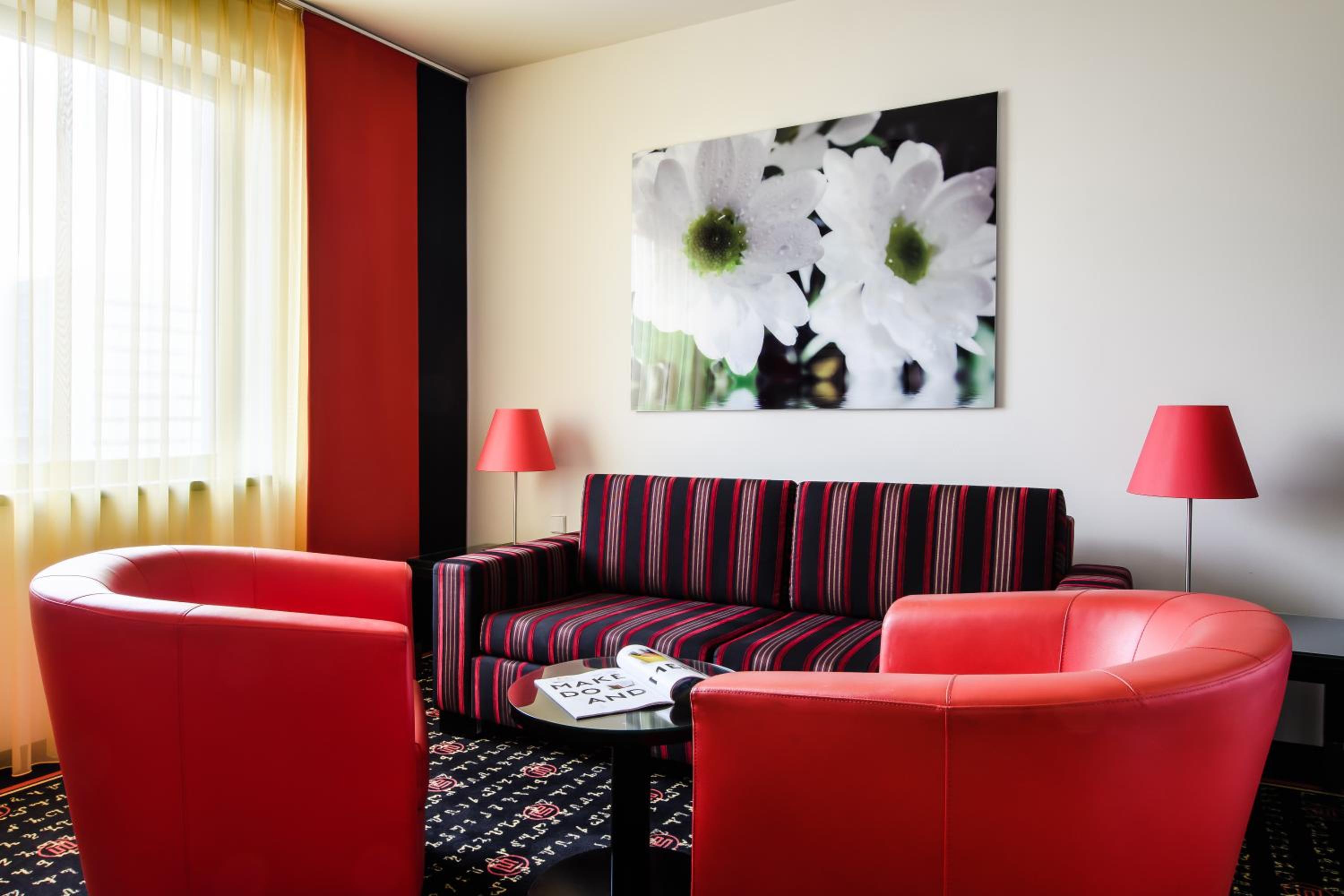 Classic Apartment with King or Two Single Beds - Photo 2