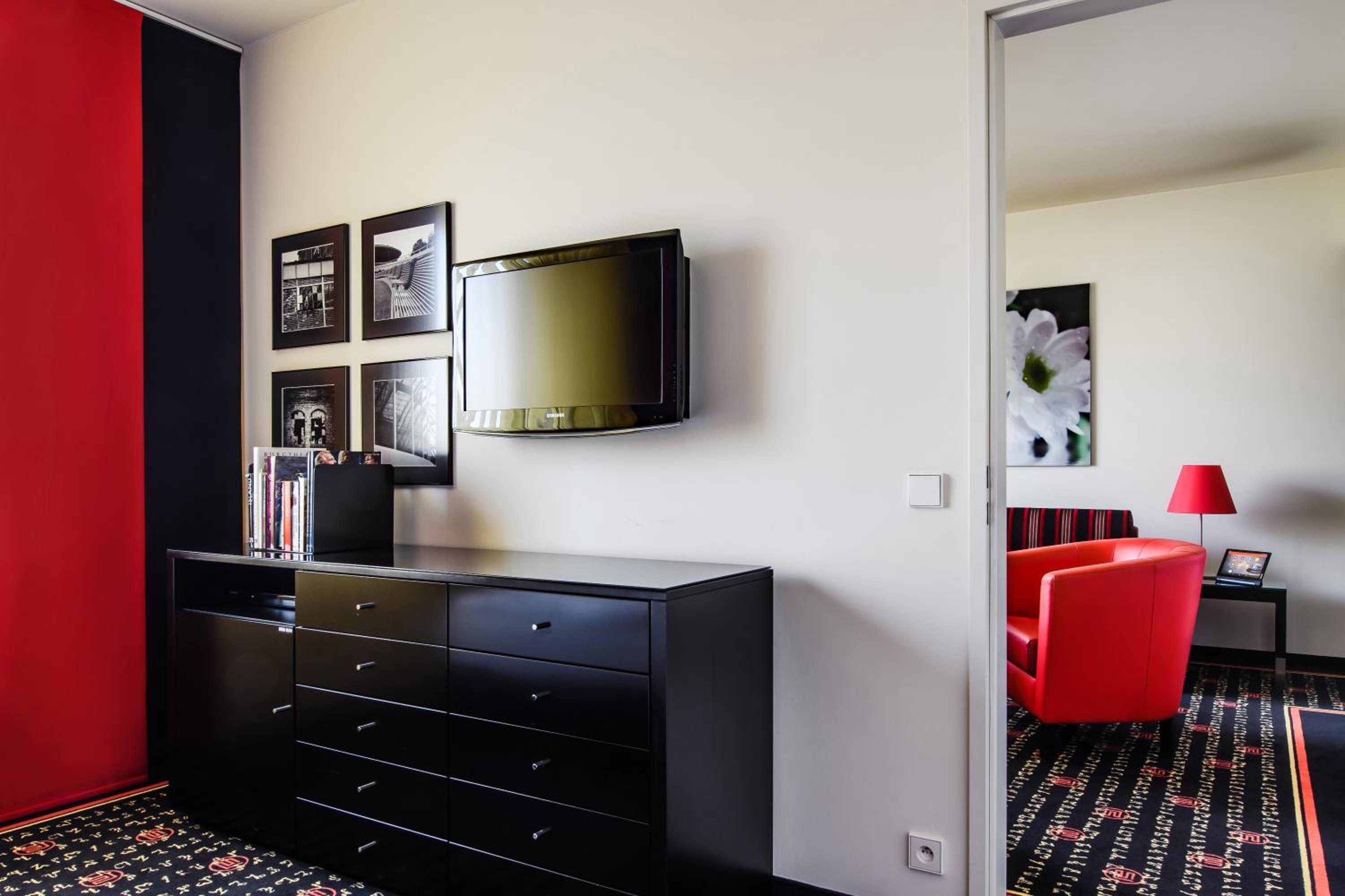 Classic Apartment with King or Two Single Beds - Photo 9