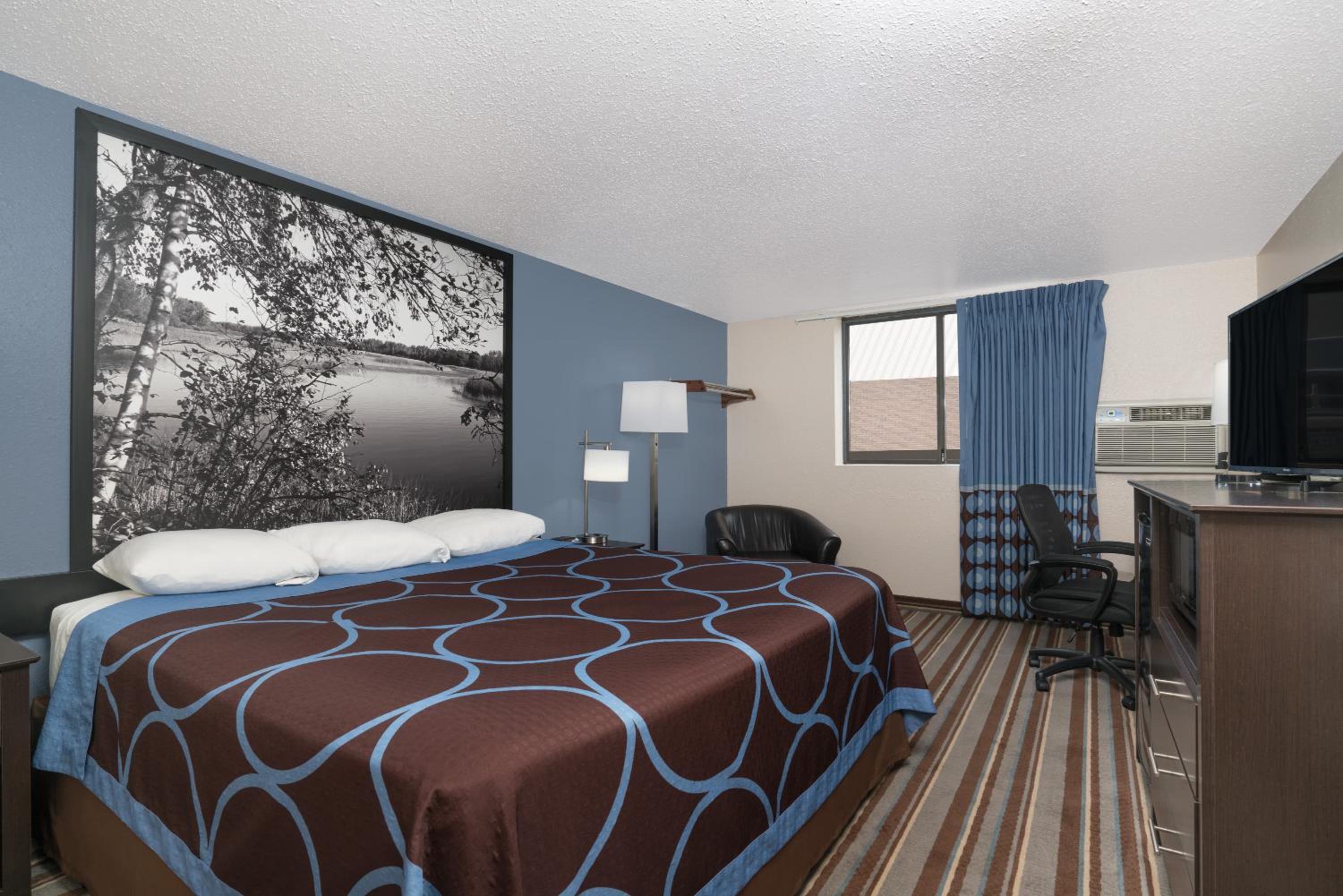 King Room - Non-Smoking - Photo 4