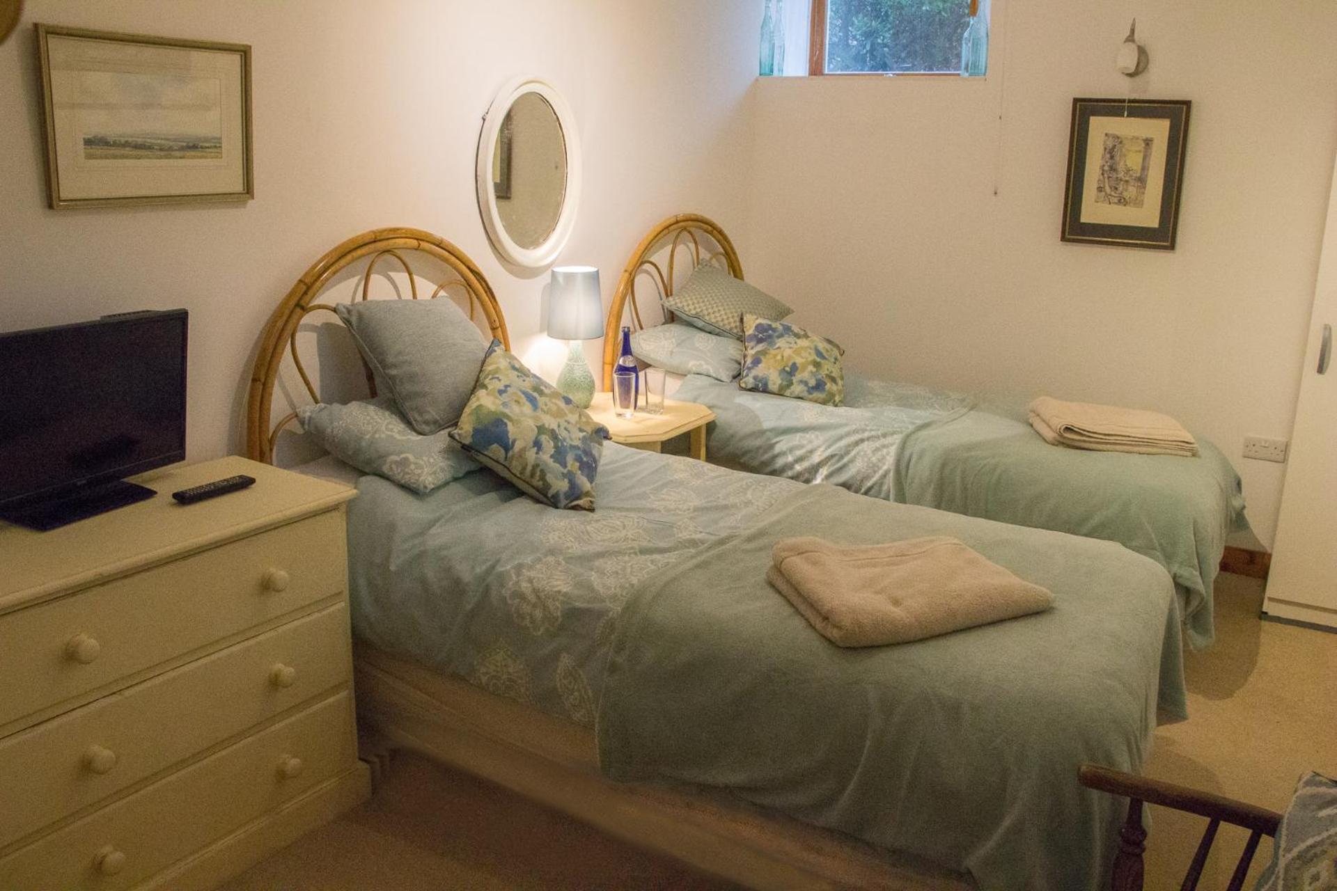 Standard Twin Room - Photo 13