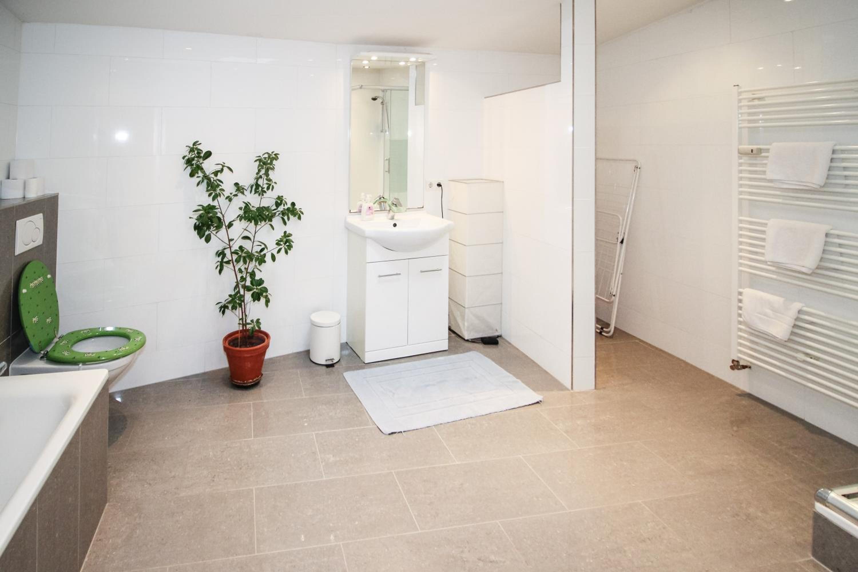Two-Bedroom Apartment - Photo 8