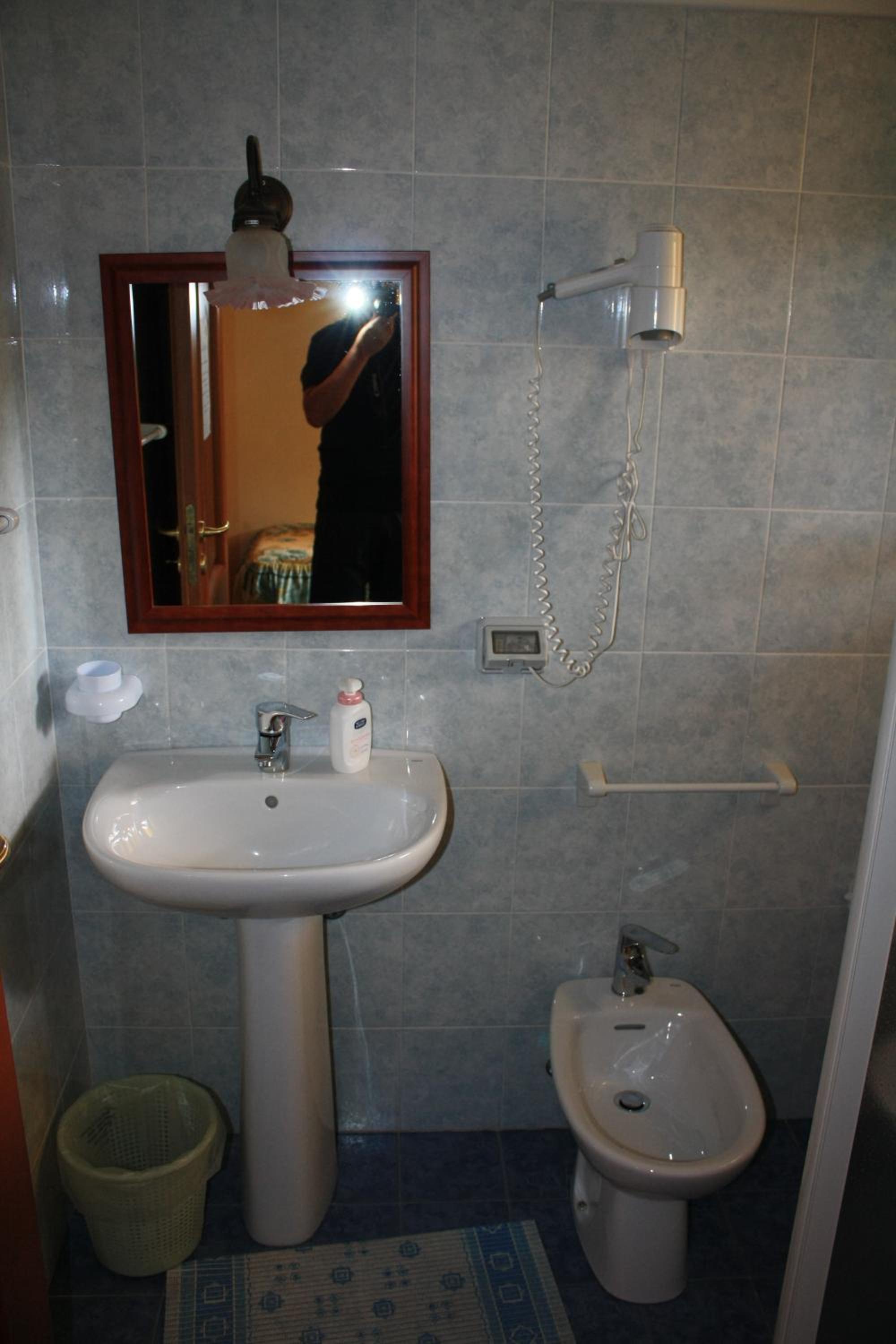 Deluxe Double or Twin Room - Photo 10