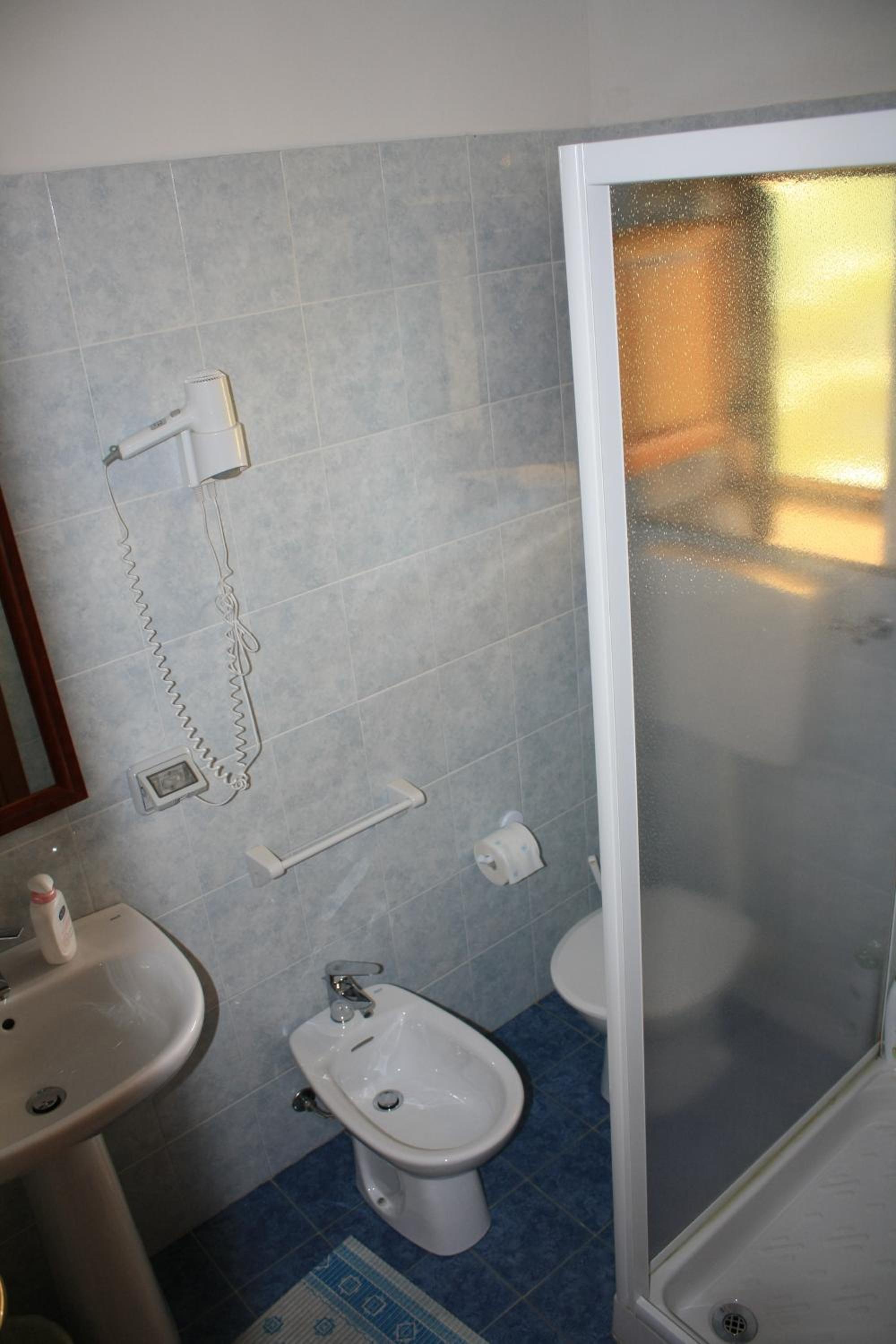 Deluxe Double or Twin Room - Photo 11