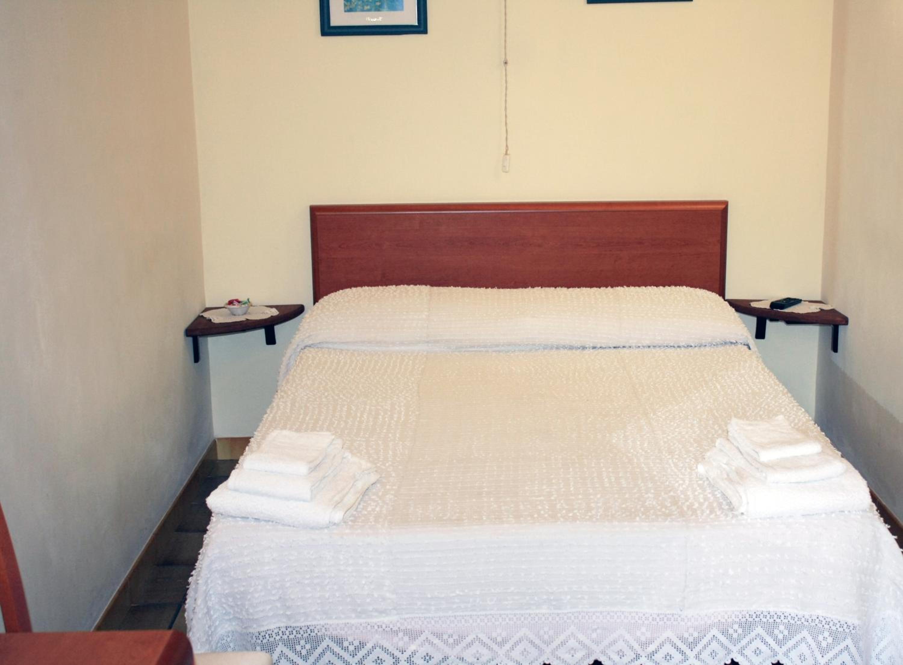 Deluxe Double or Twin Room - Photo 12