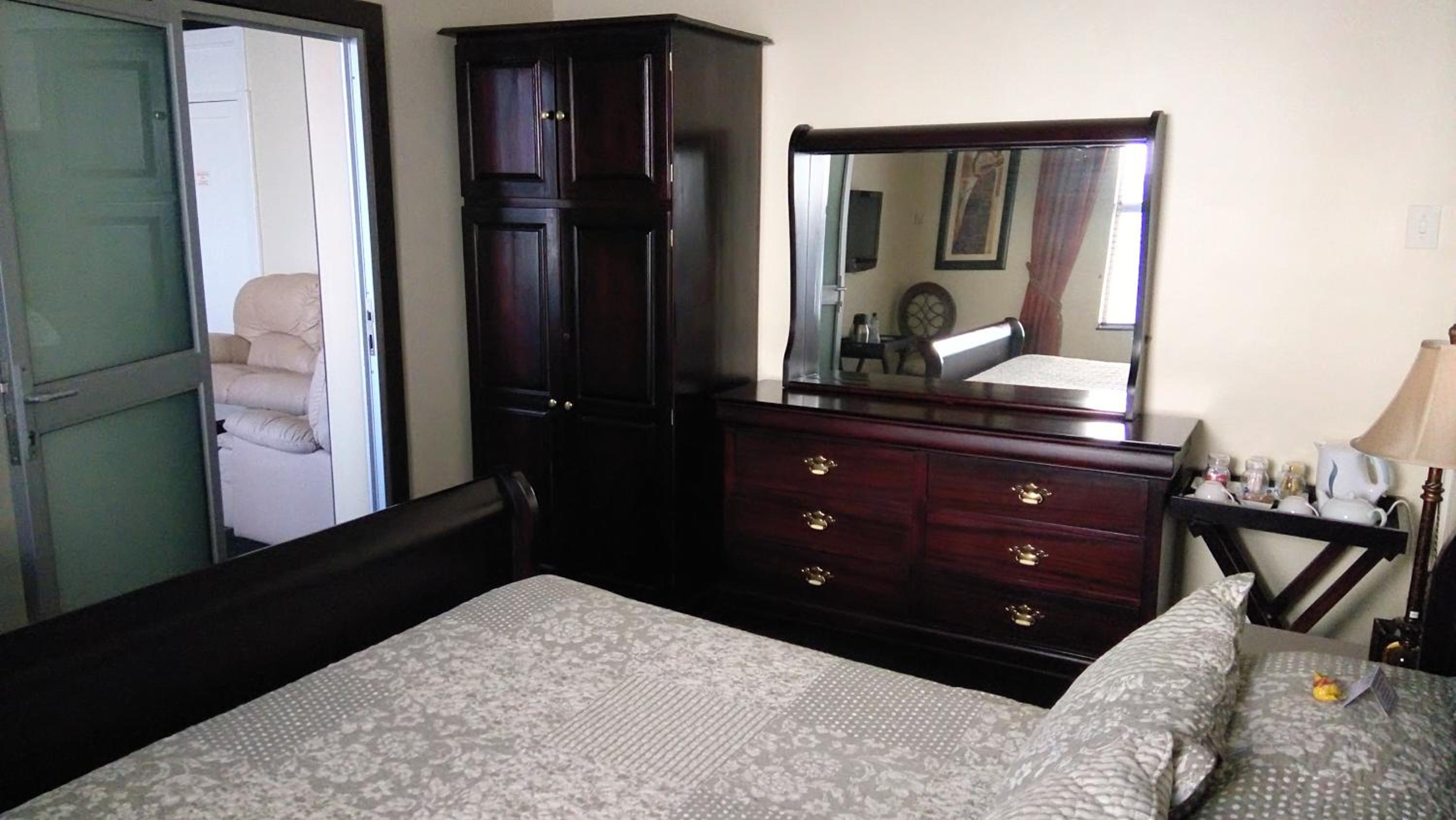 Queen Suite photo 3