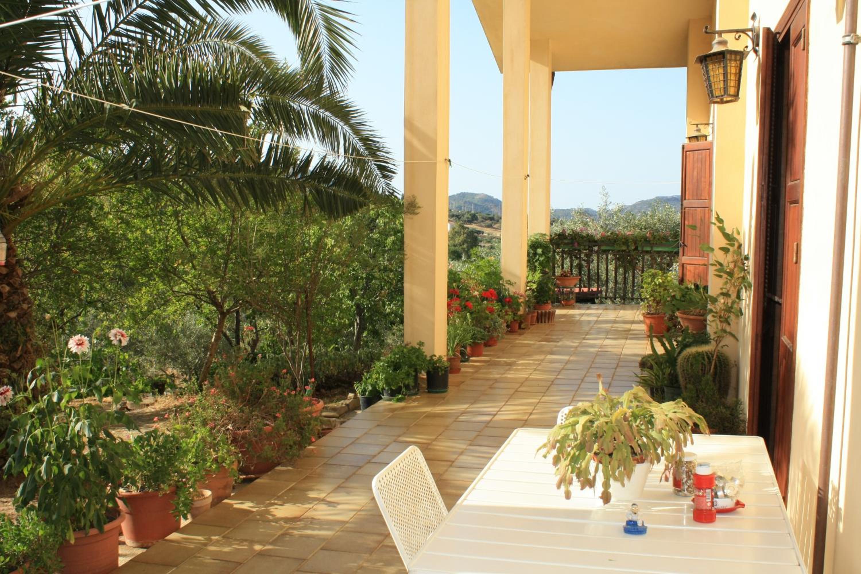 Quadruple Room with Balcony - Photo 8