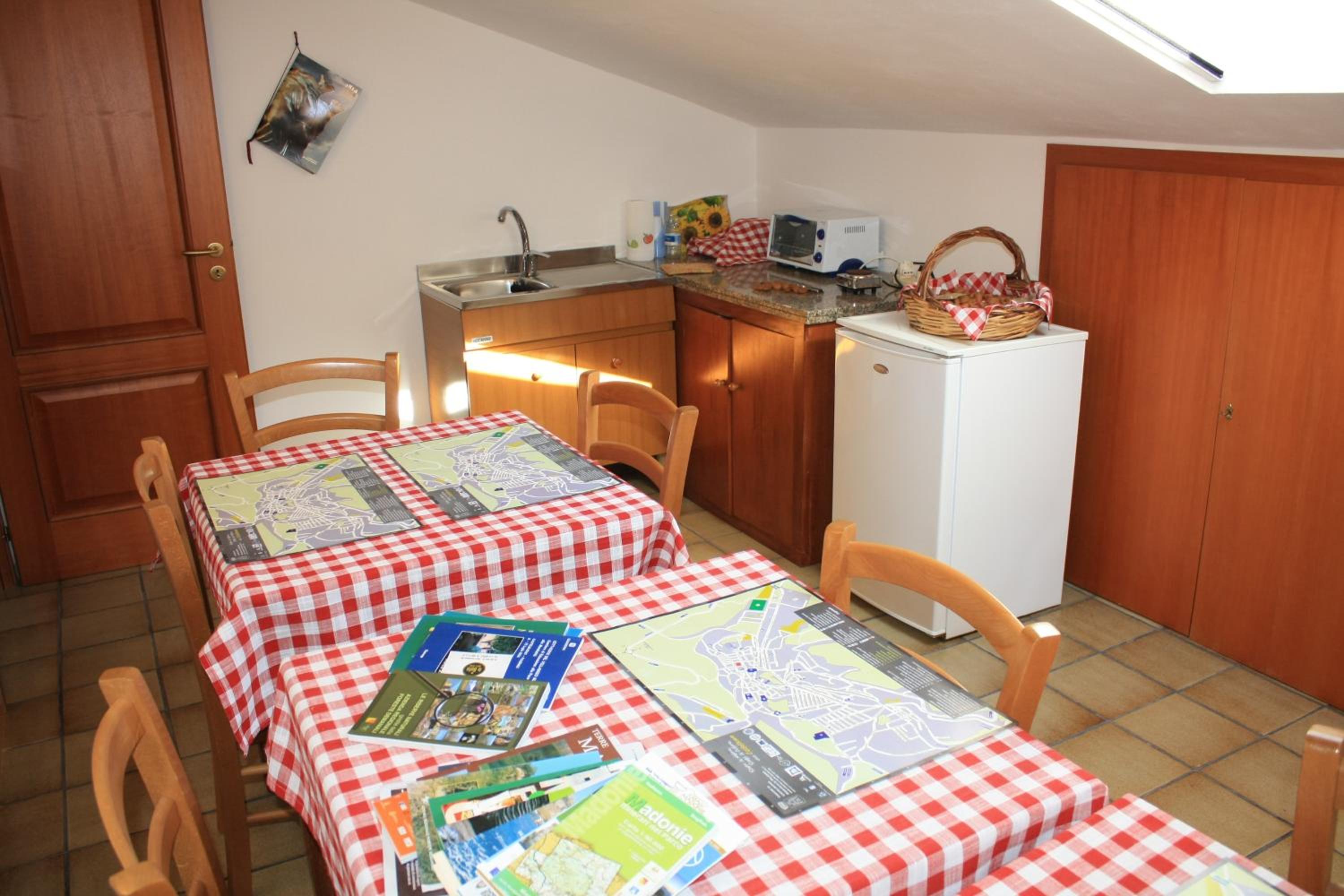 Quadruple Room with Balcony - Photo 24
