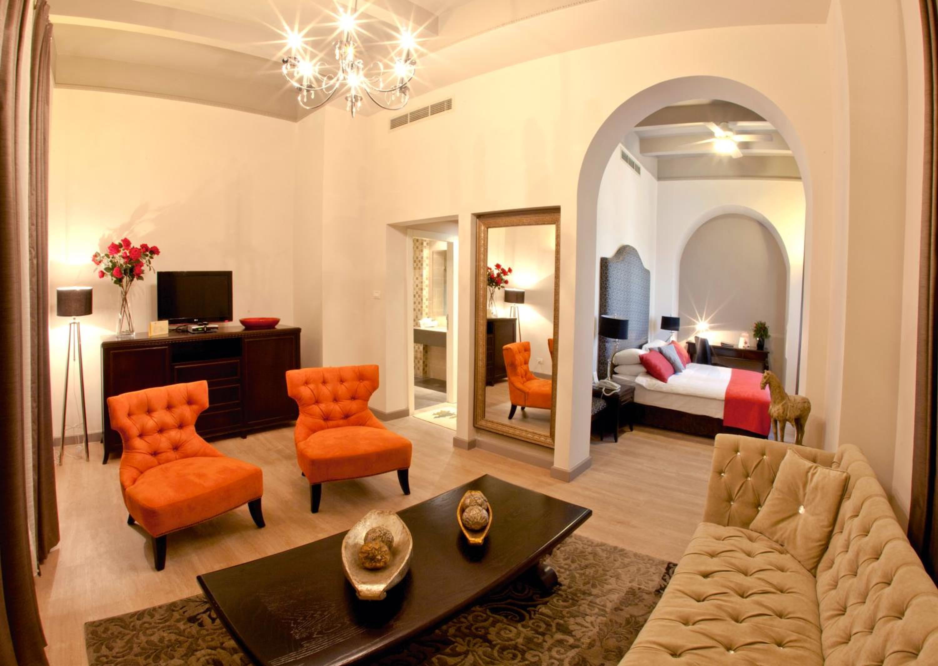 Suite - Photo 1