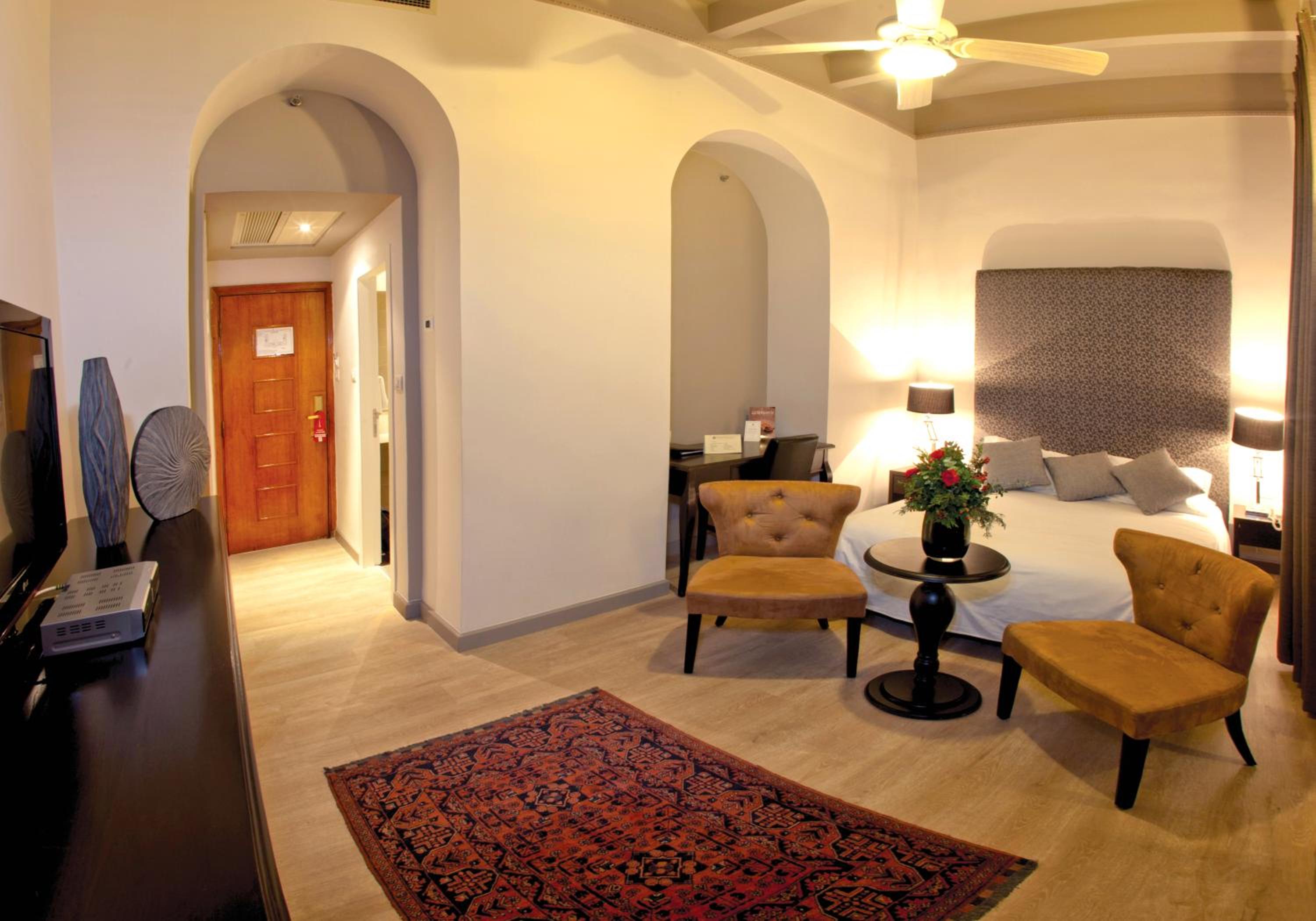 Suite - Photo 2