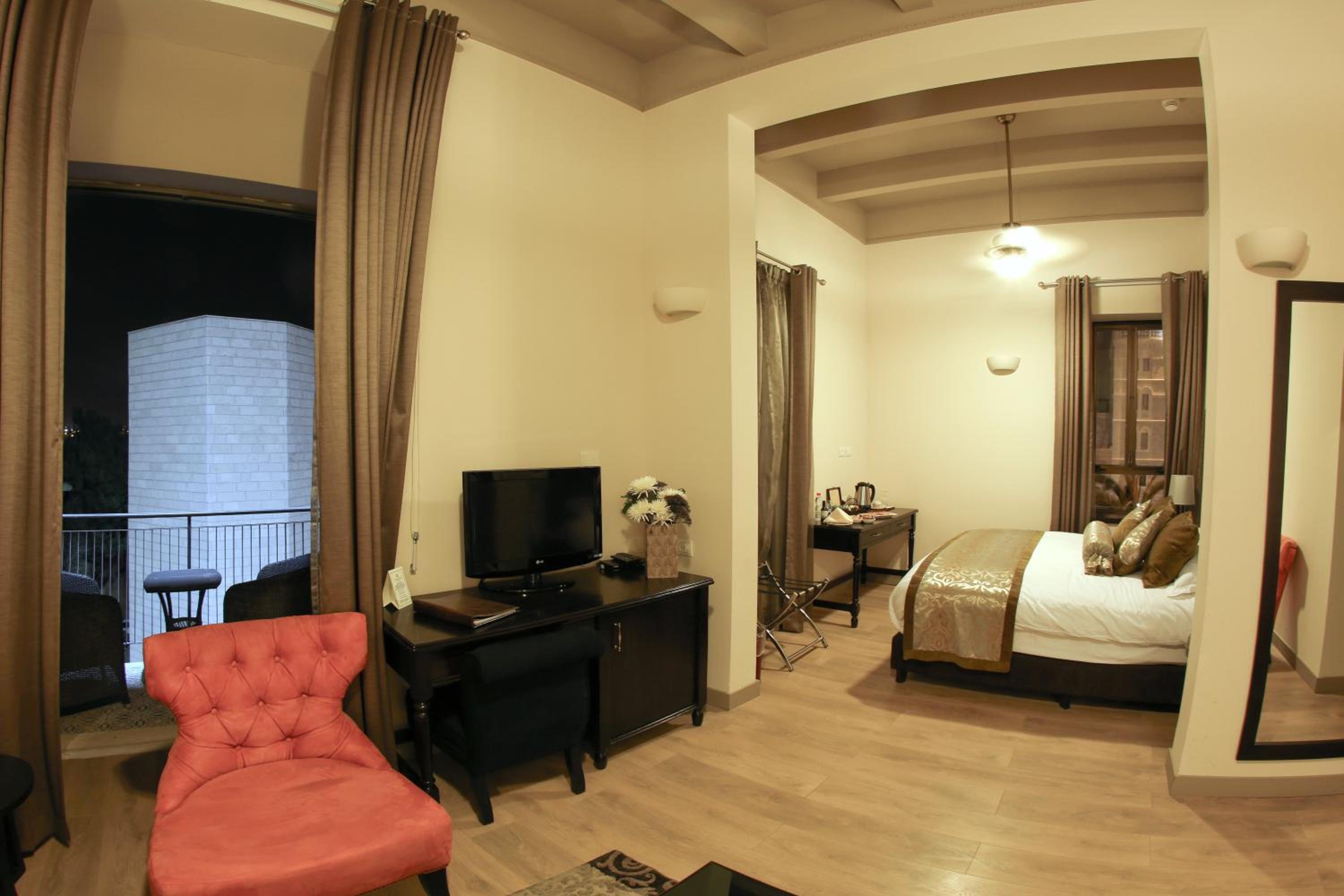 Suite - Photo 6