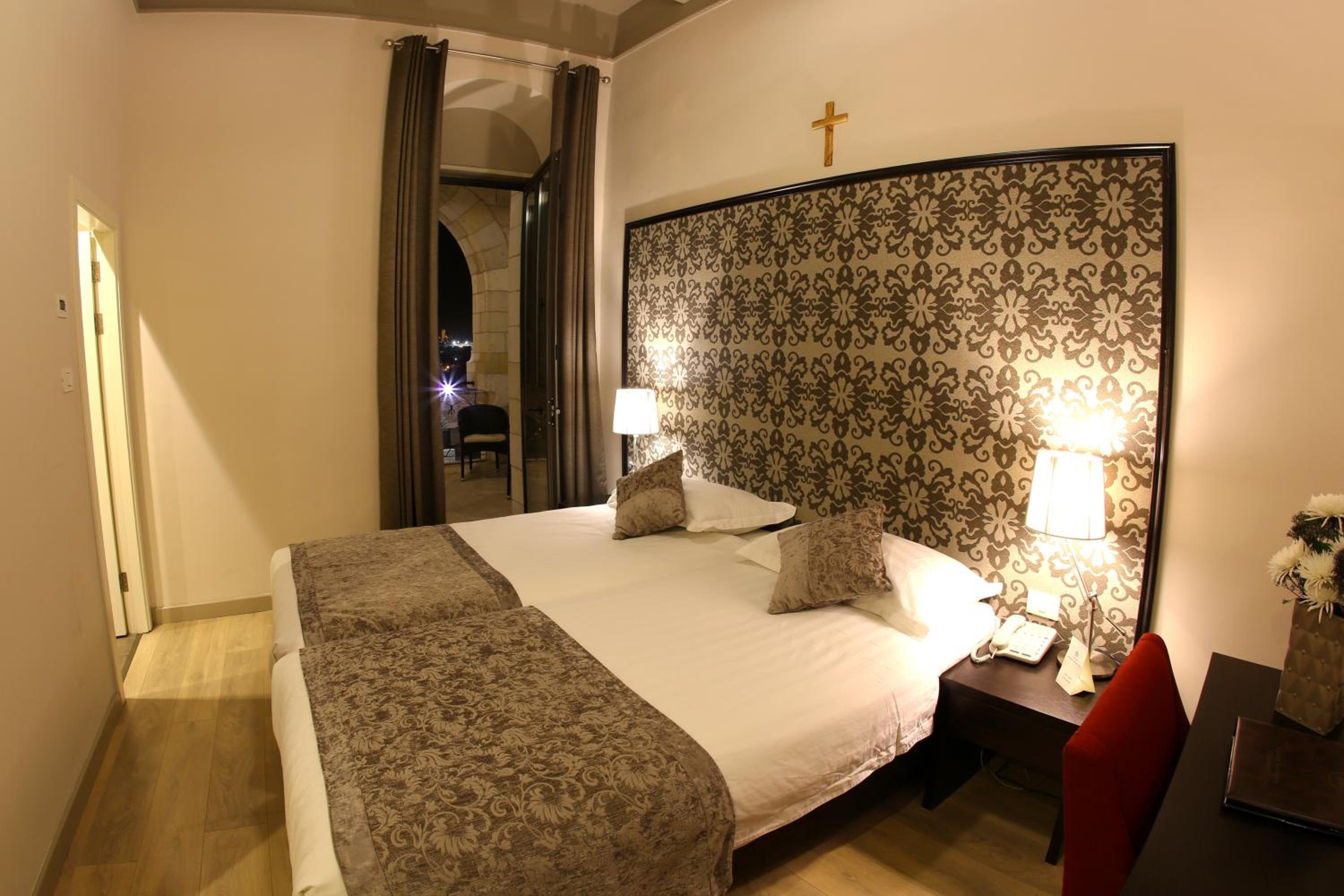 Twin Room with Balcony - Photo 1