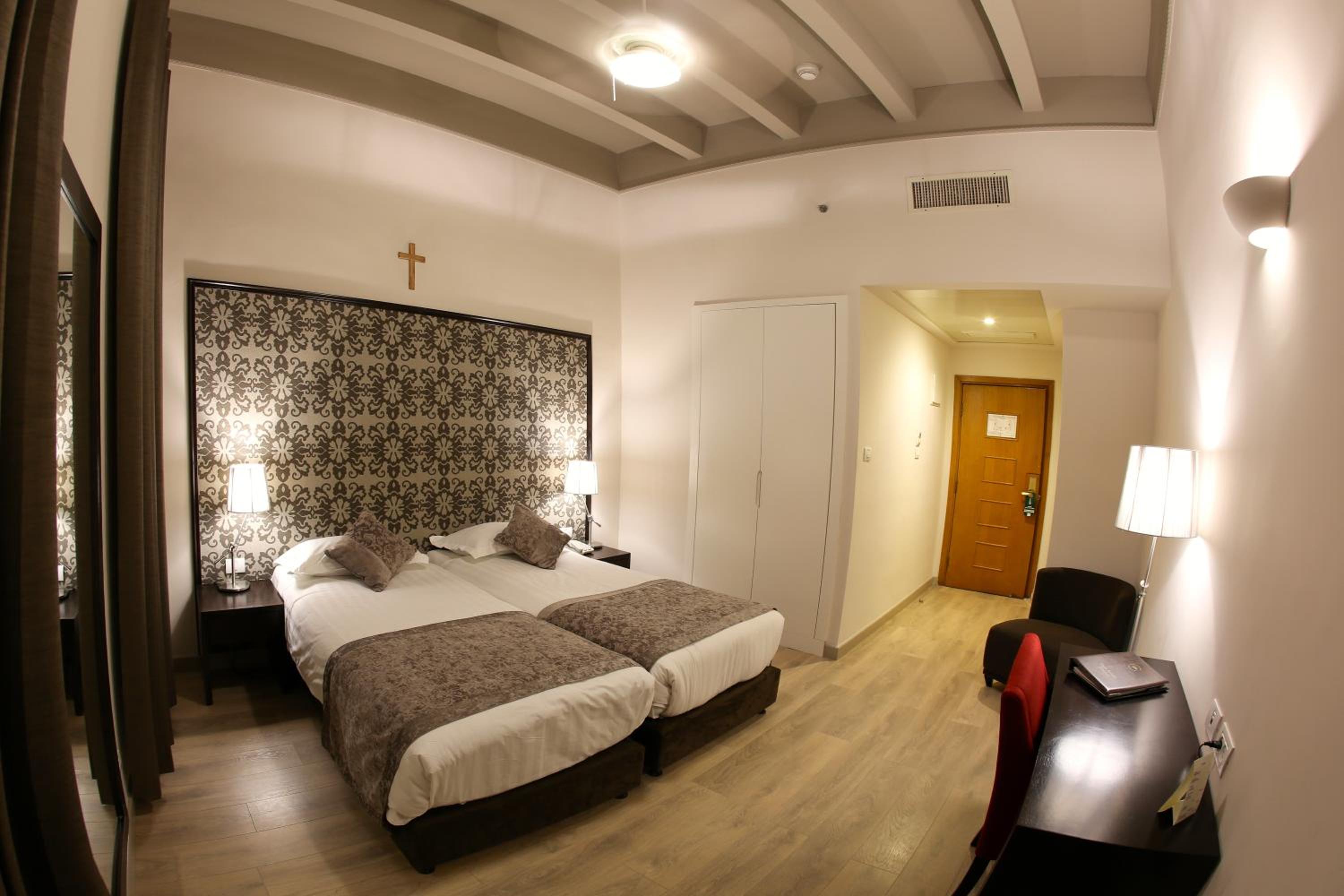 Standard Twin Room - Photo 1