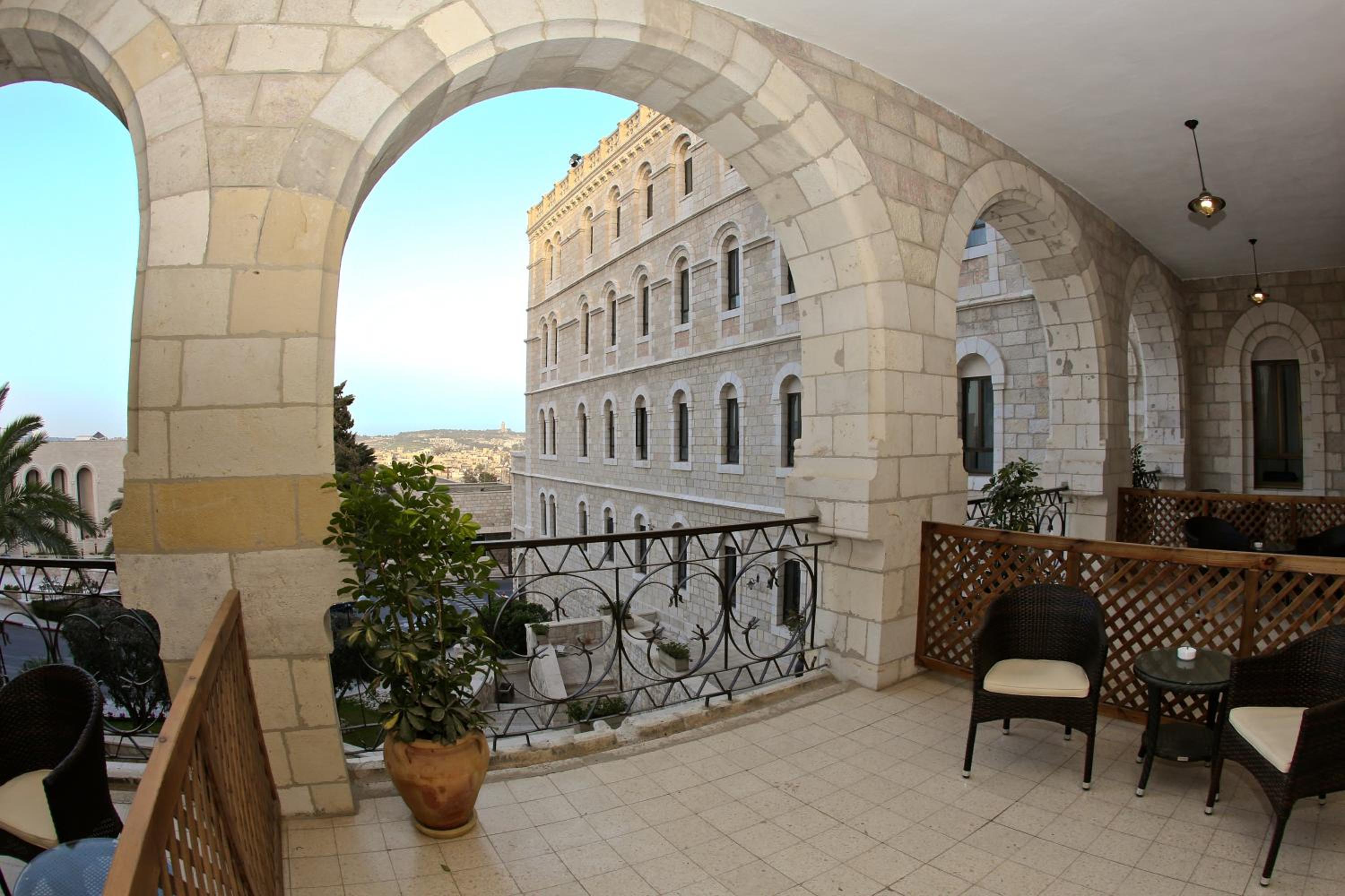 Twin Room with Balcony - Photo 7