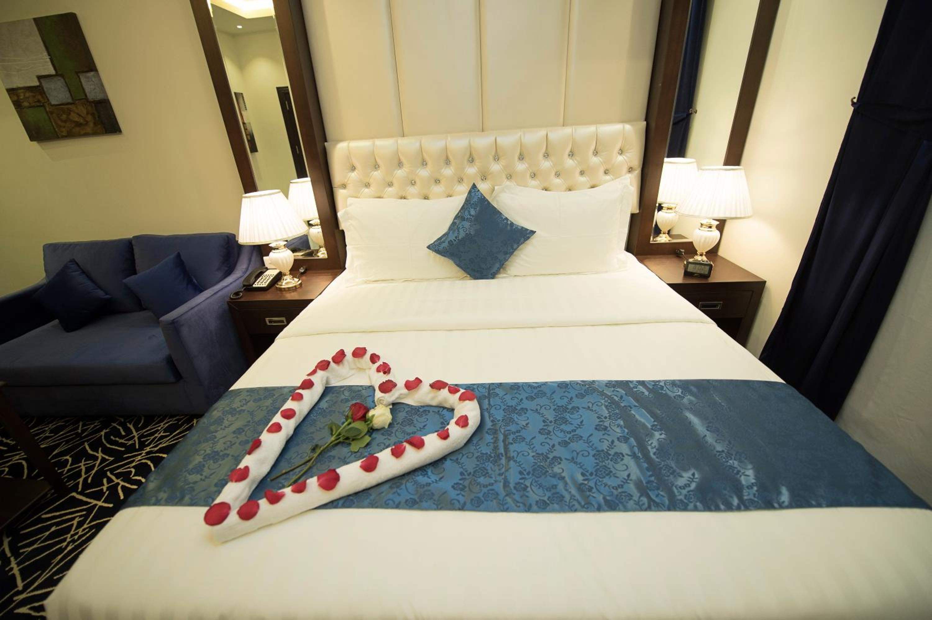 Honeymoon Suite - Photo 6