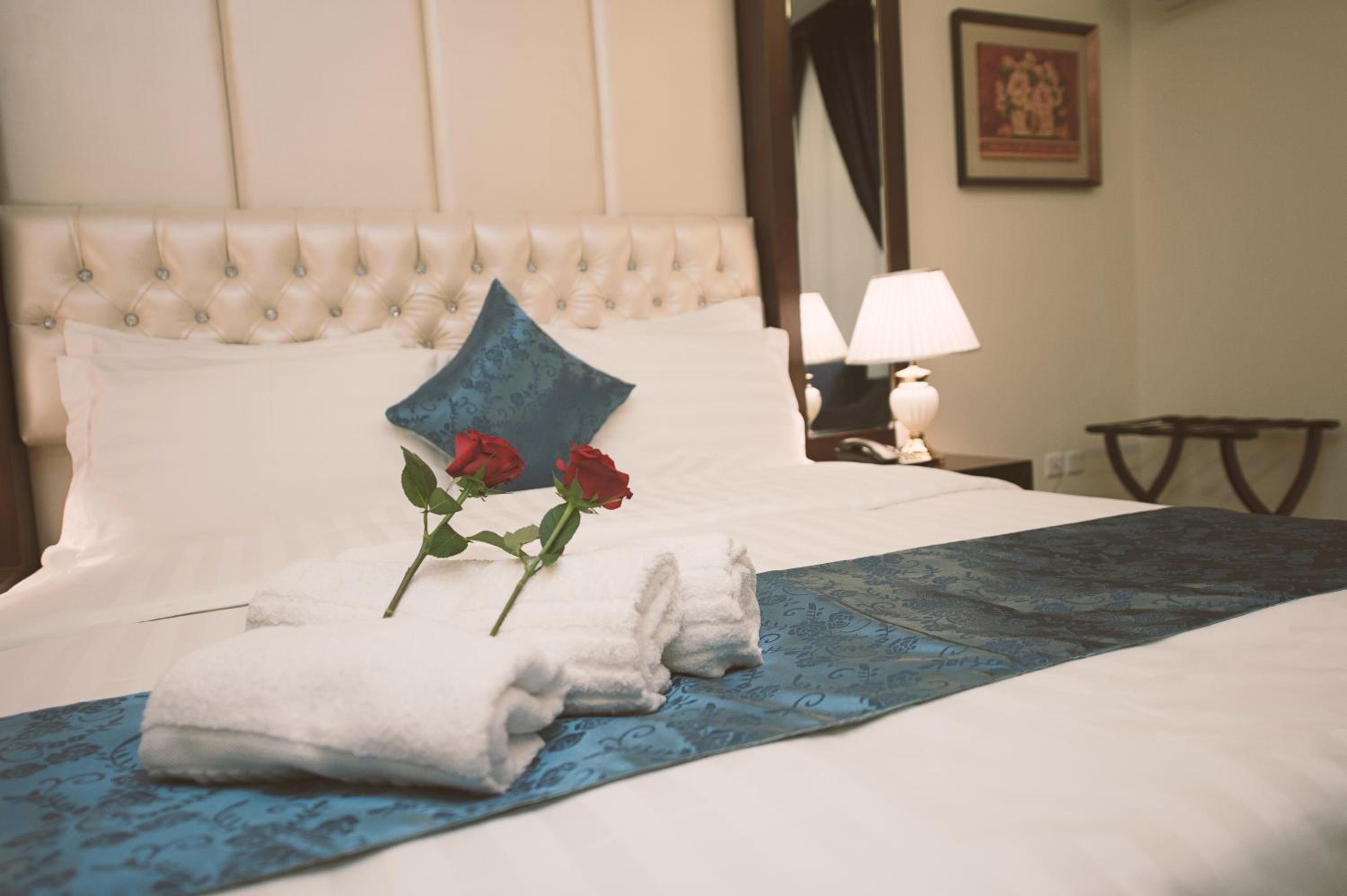 Honeymoon Suite - Photo 14