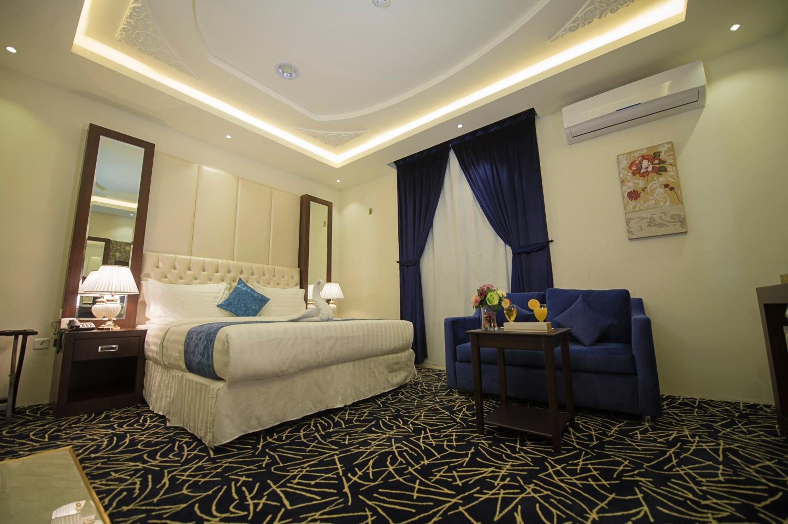 Honeymoon Suite - Photo 7