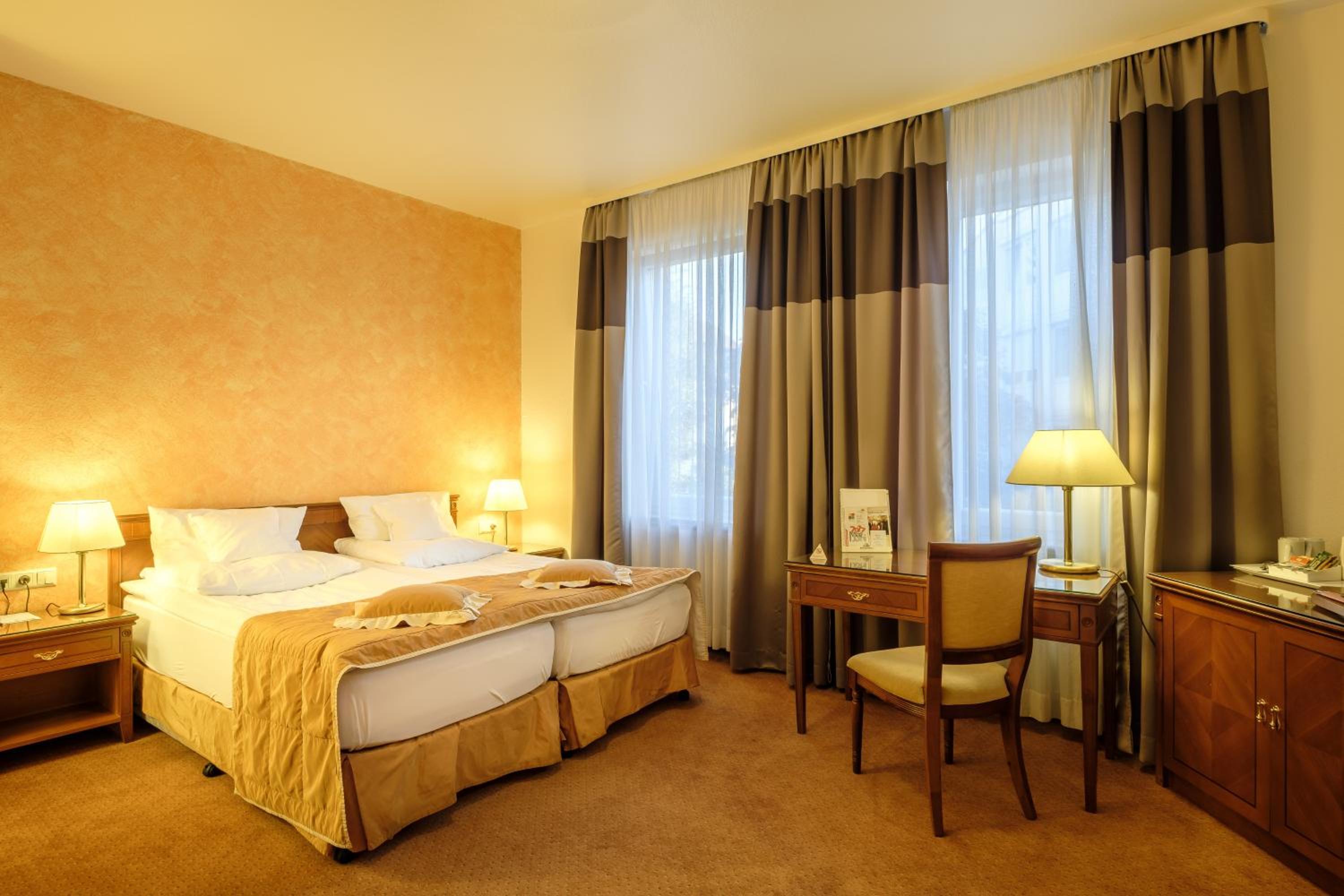 Queen Room - Photo 1