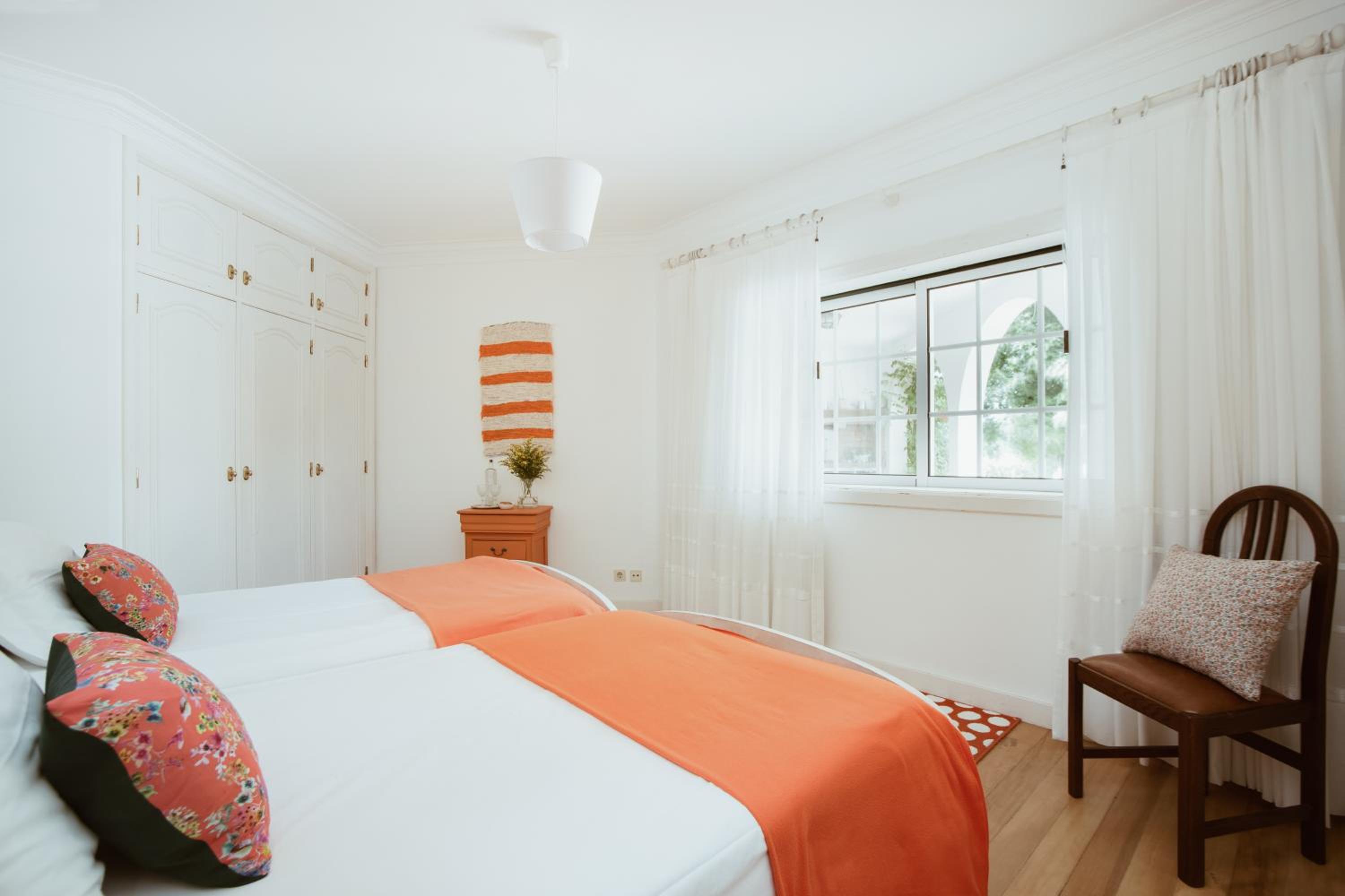 Small Twin Room - Photo 8