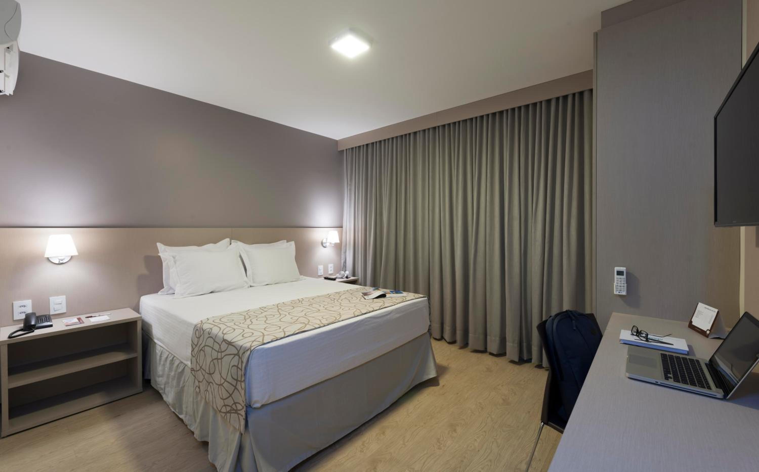Standard Queen Room photo 2