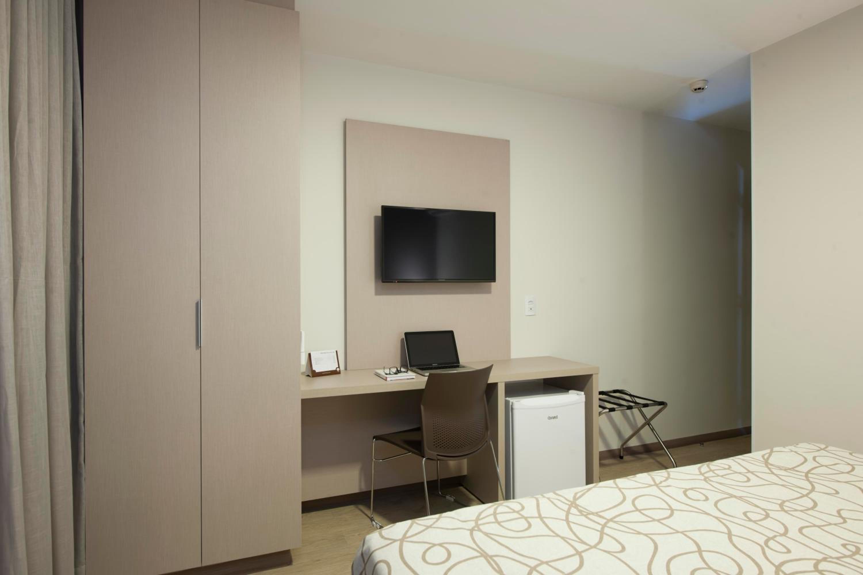 Standard Queen Room photo 3