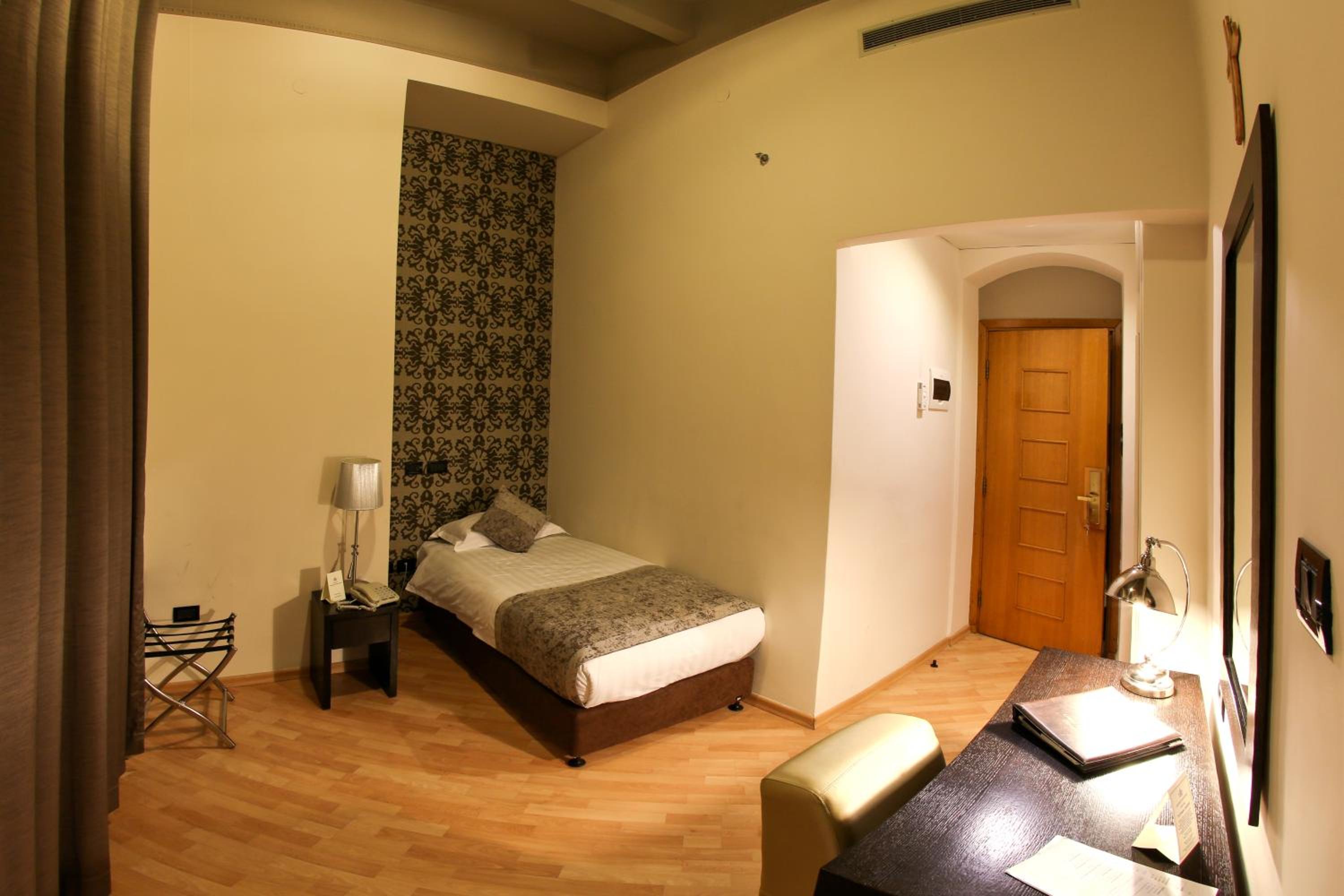 Single Room - Photo 3