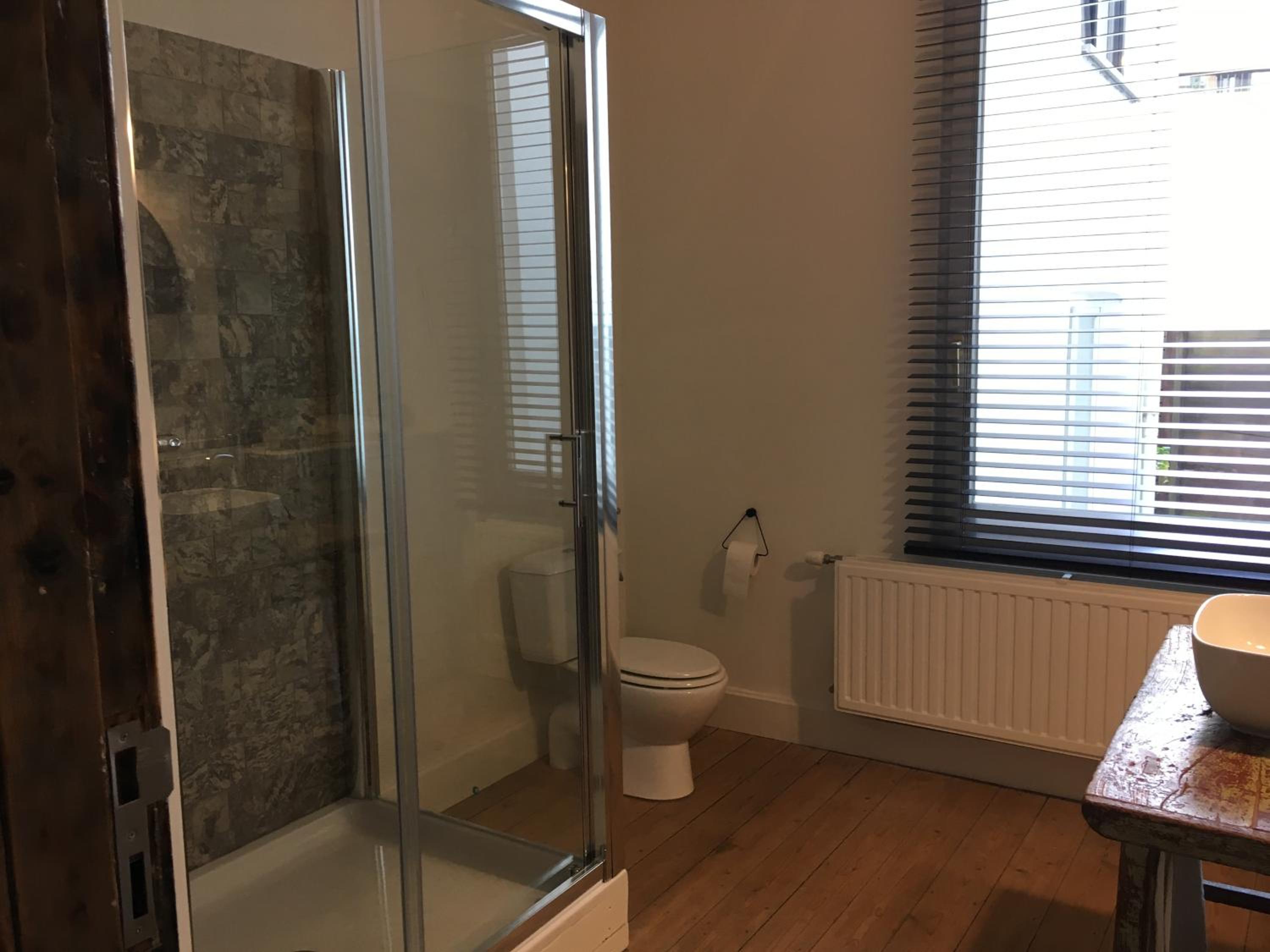 Double Room with Private Bathroom - Photo 8