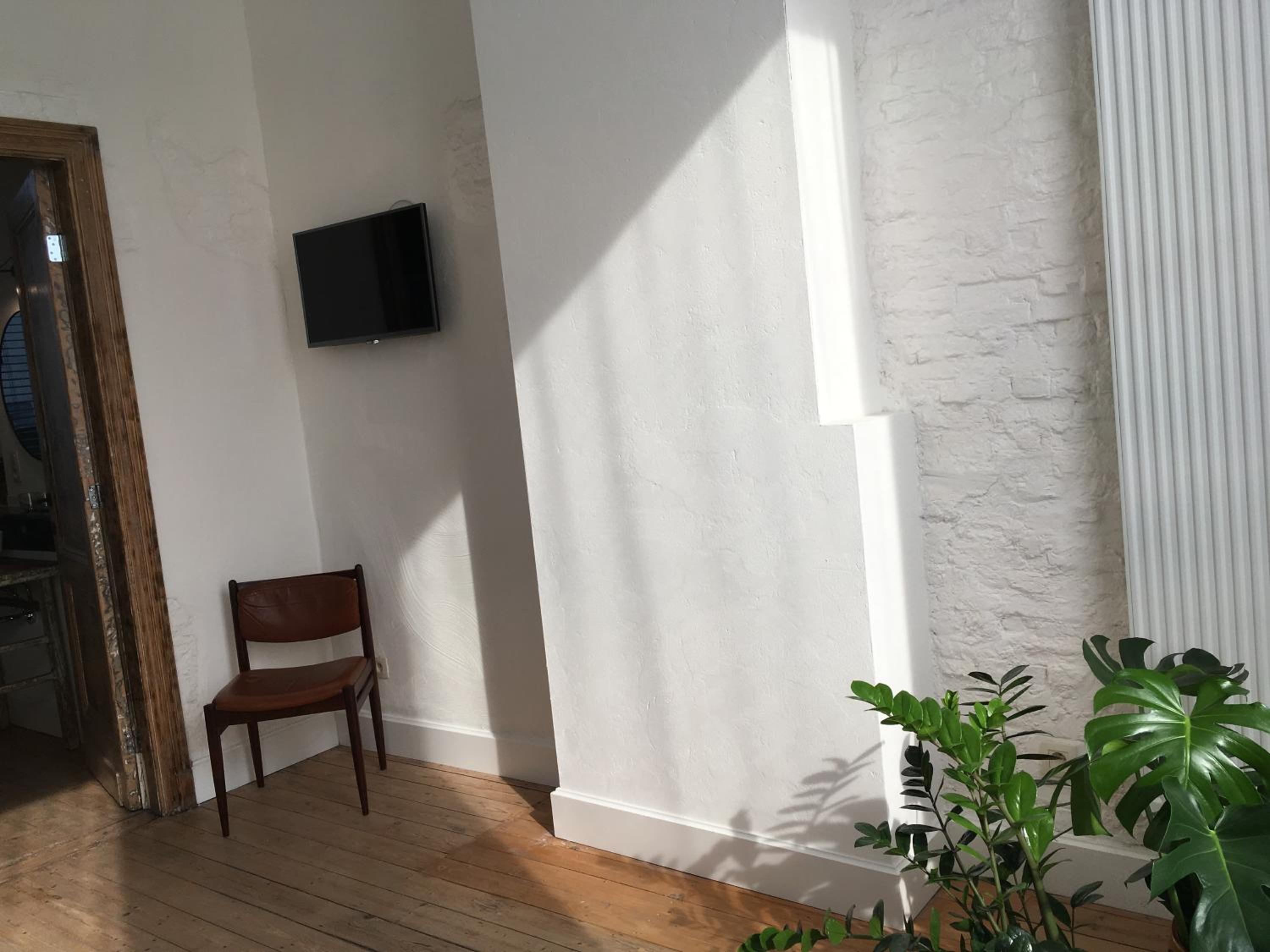 Double Room with Private Bathroom - Photo 18