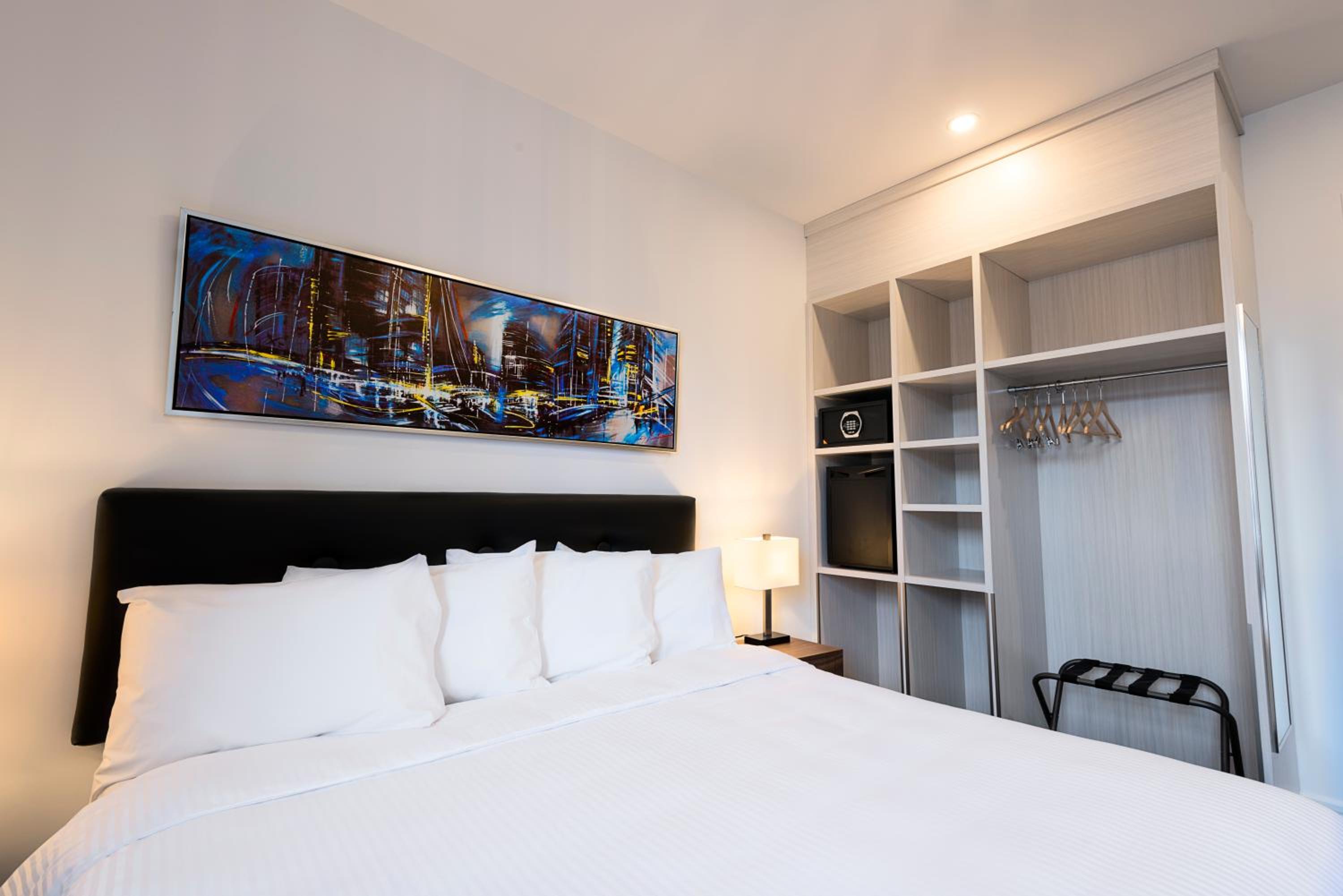 Standard Queen Room photo 2