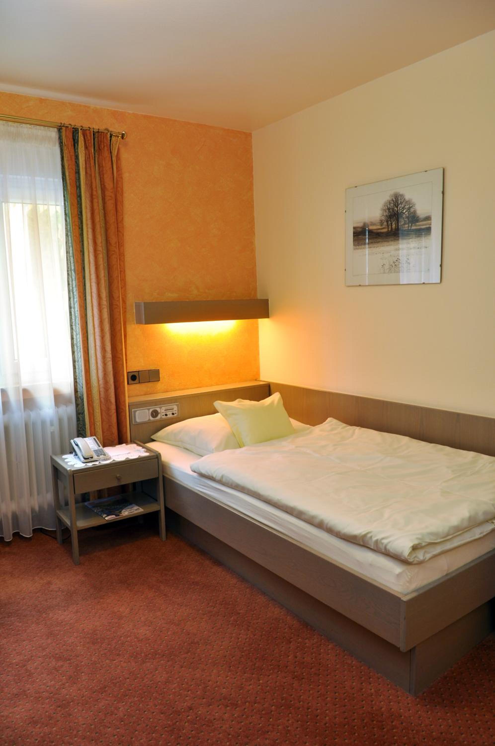 Small Single Room photo 2