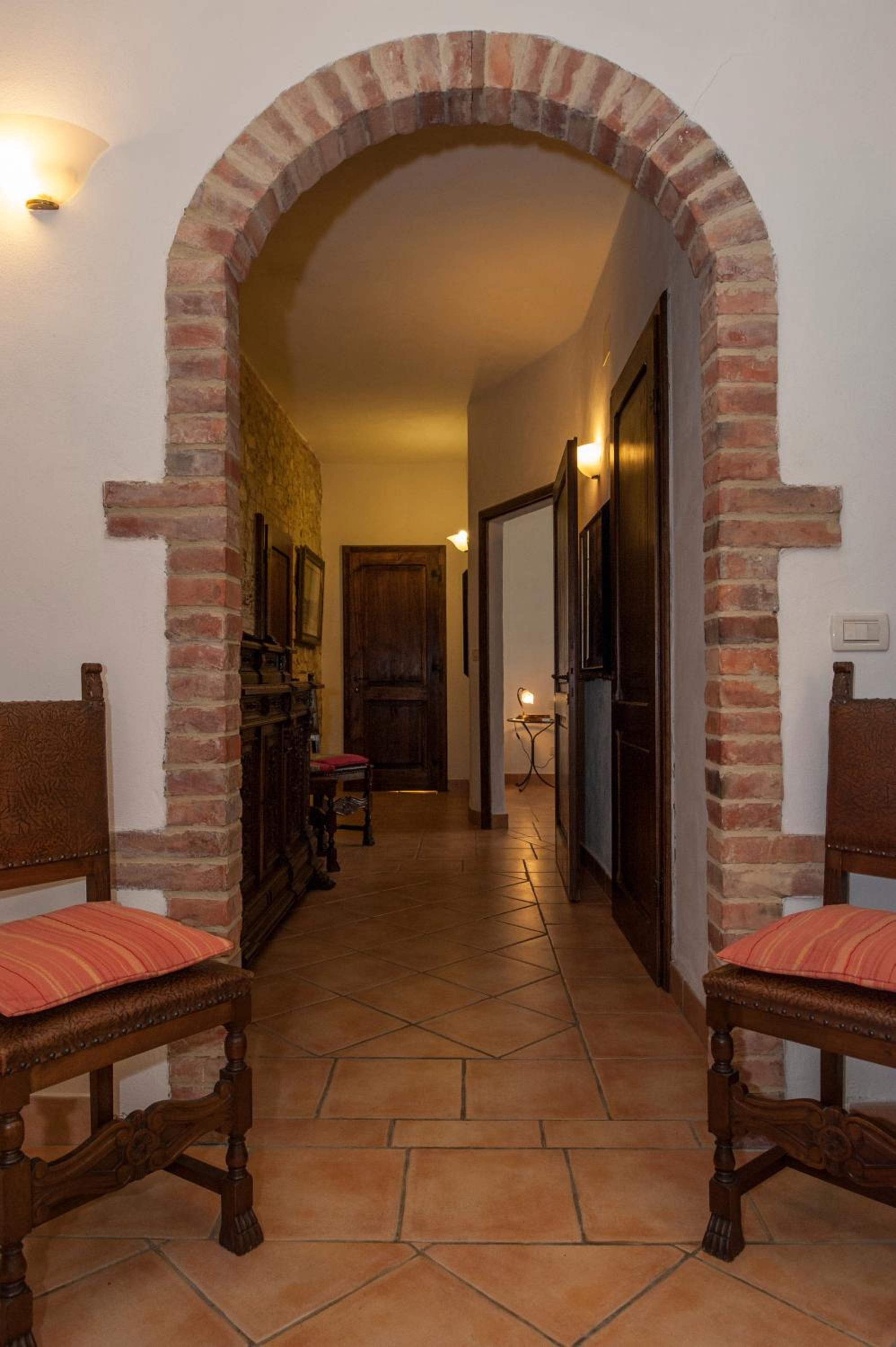 One-Bedroom Apartment - Photo 1