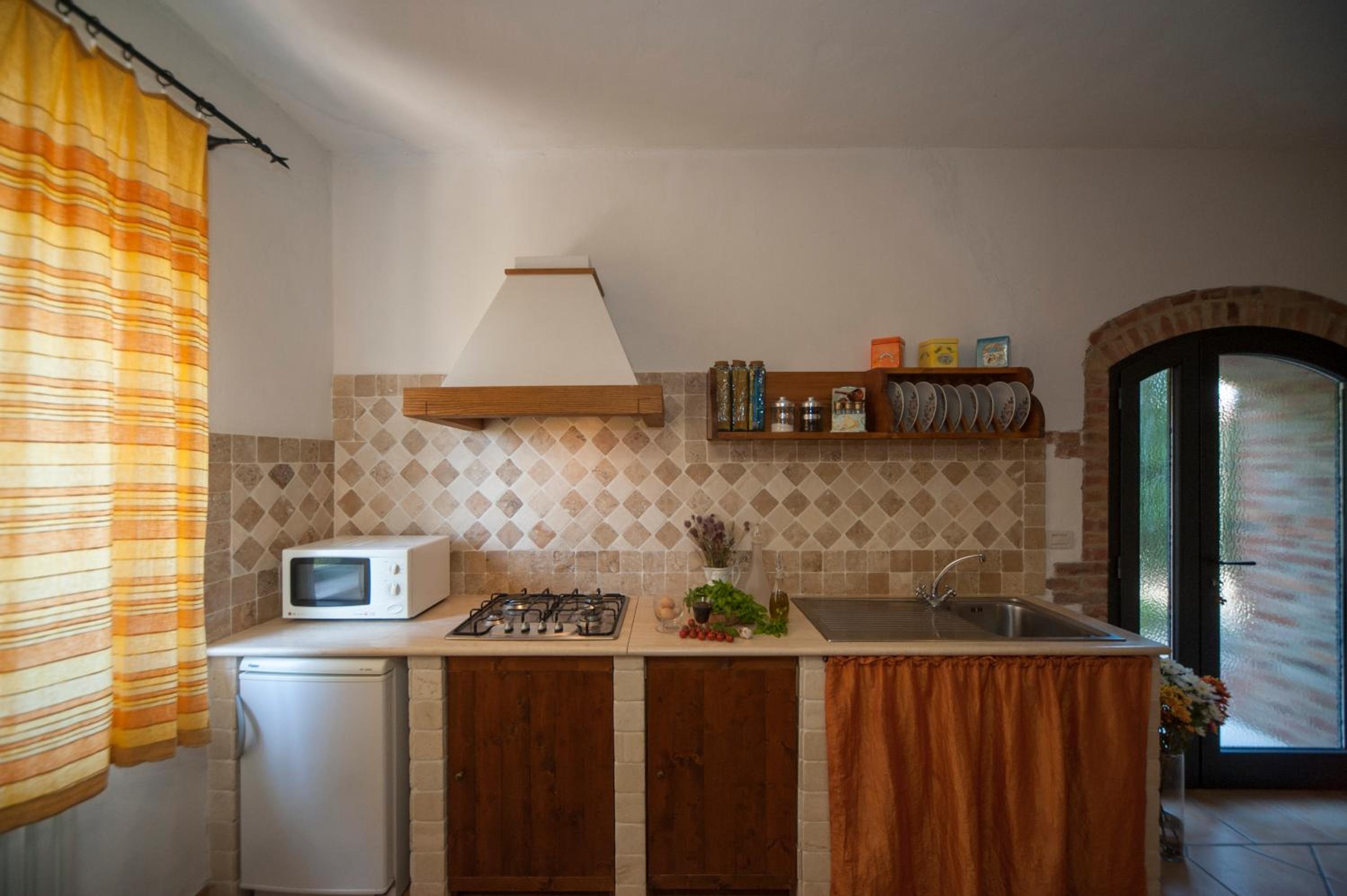 One-Bedroom Apartment - Photo 7