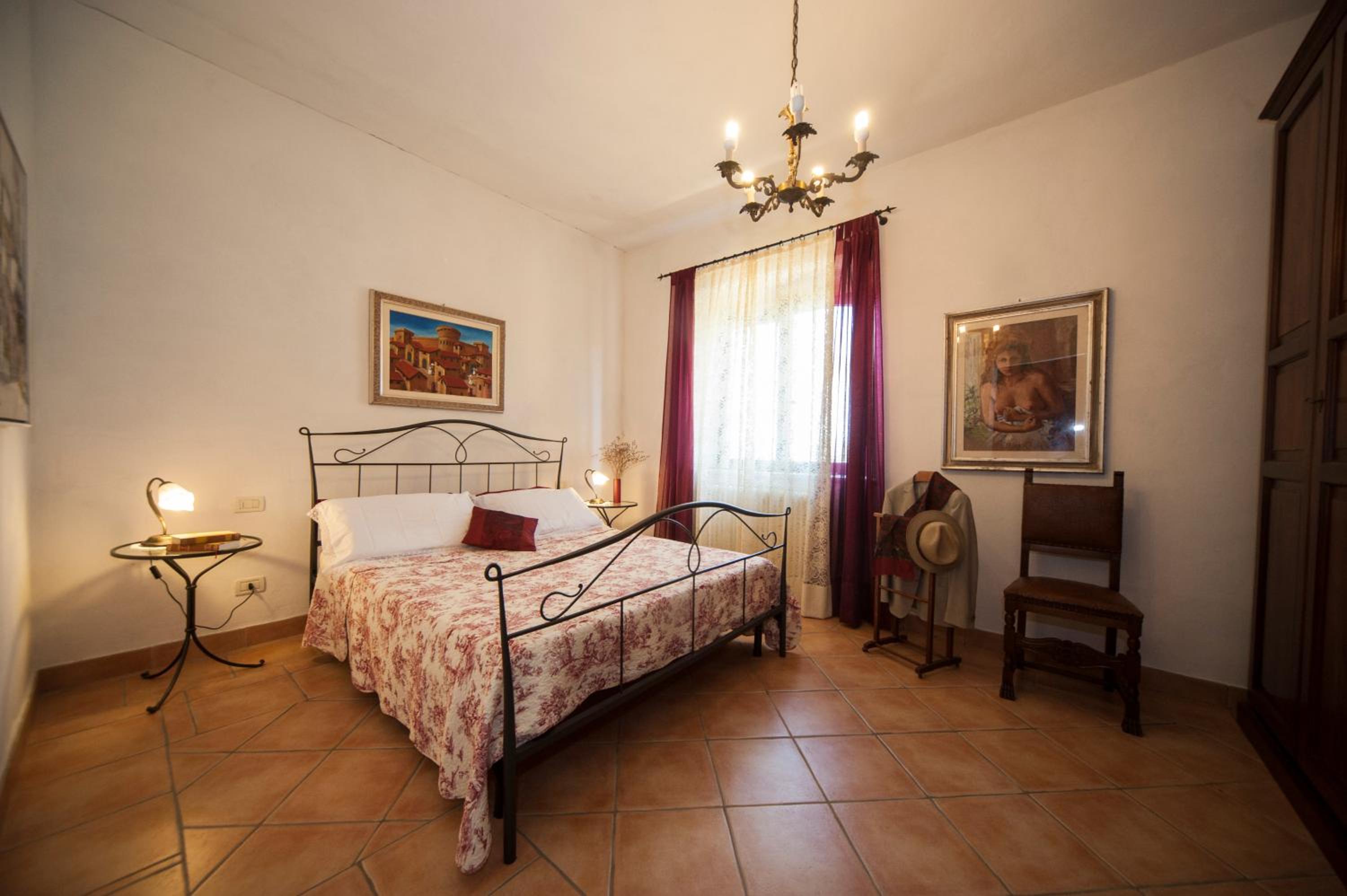 One-Bedroom Apartment - Photo 10