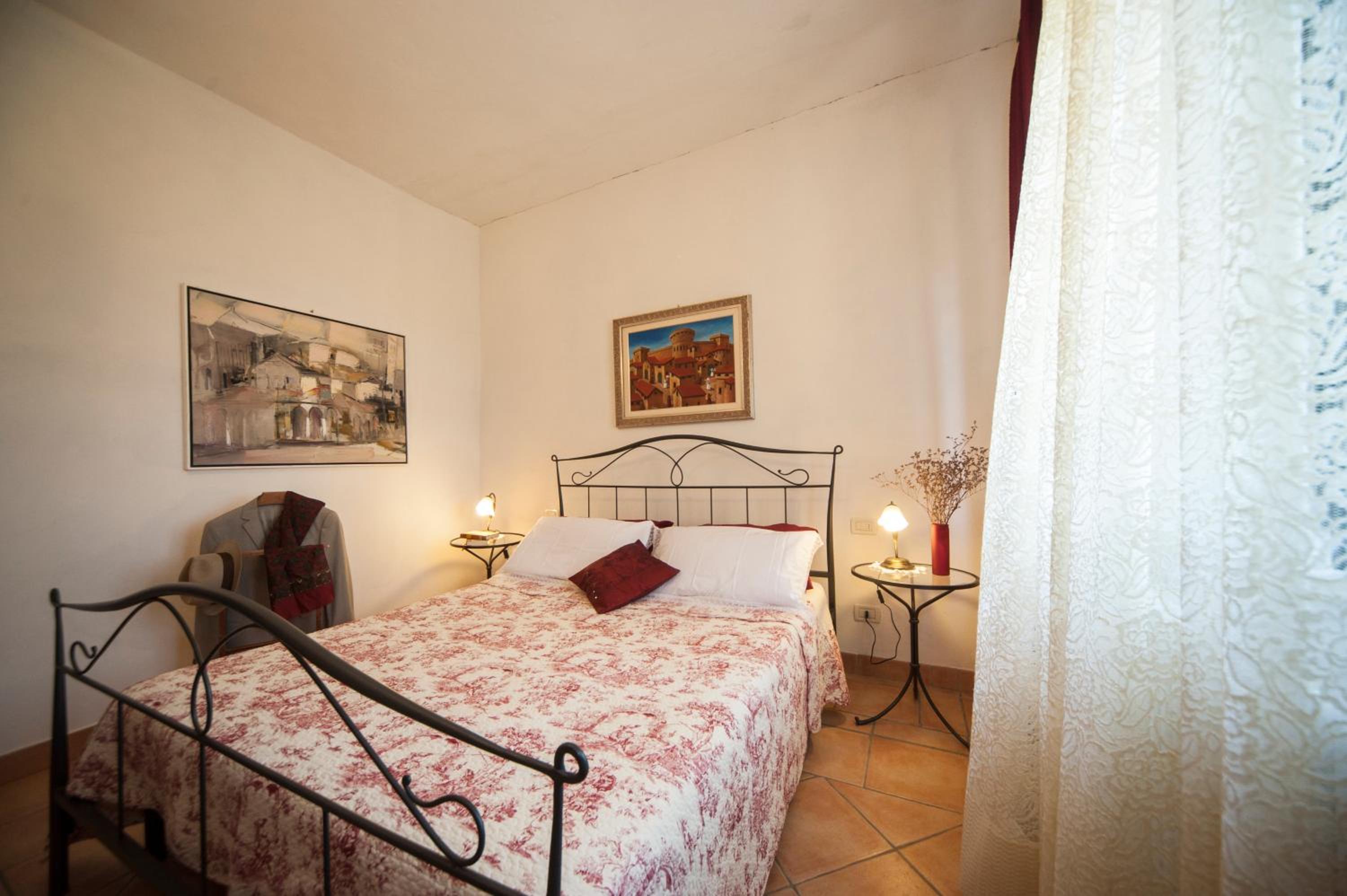 One-Bedroom Apartment - Photo 11
