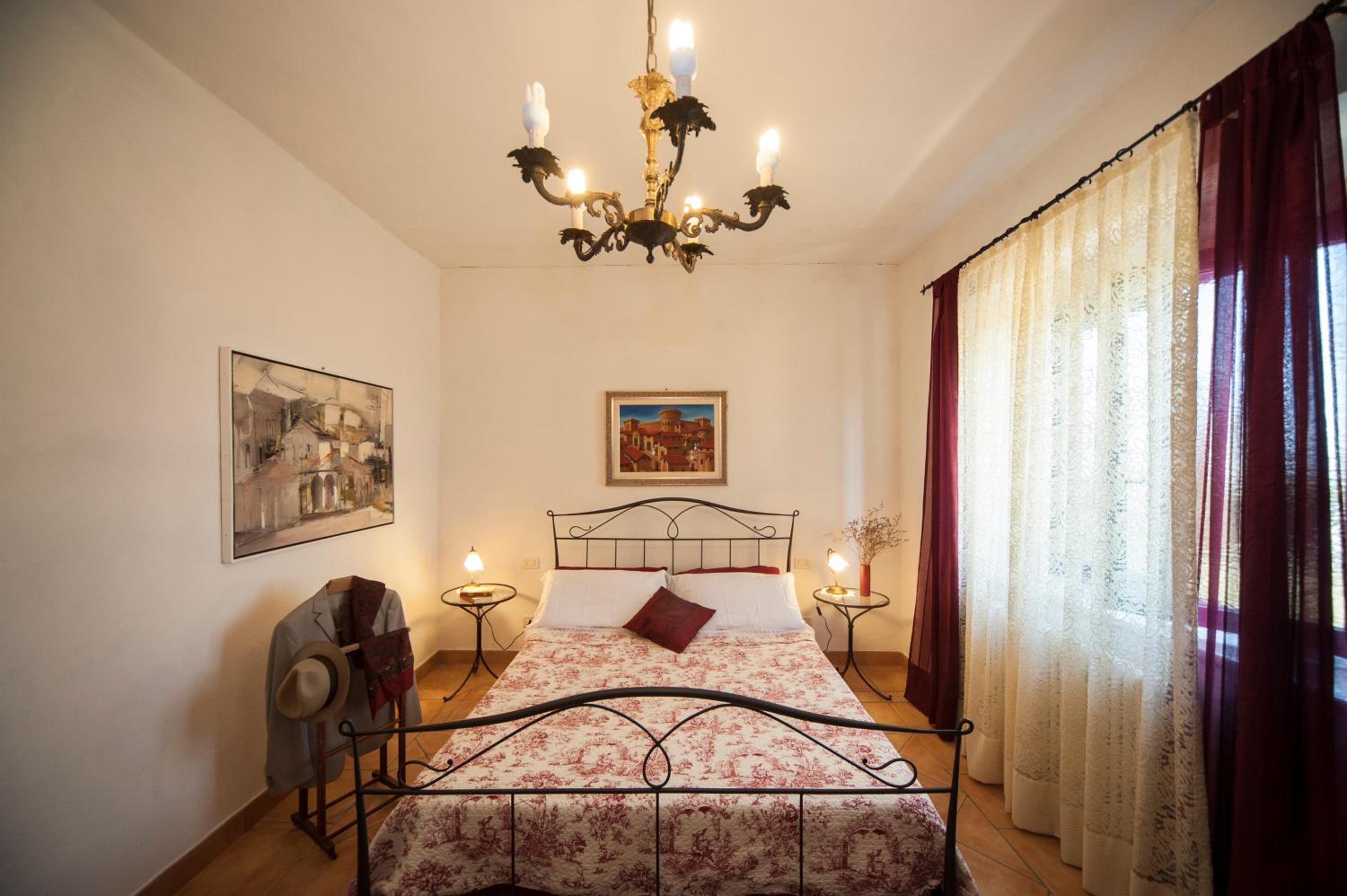 One-Bedroom Apartment - Photo 12
