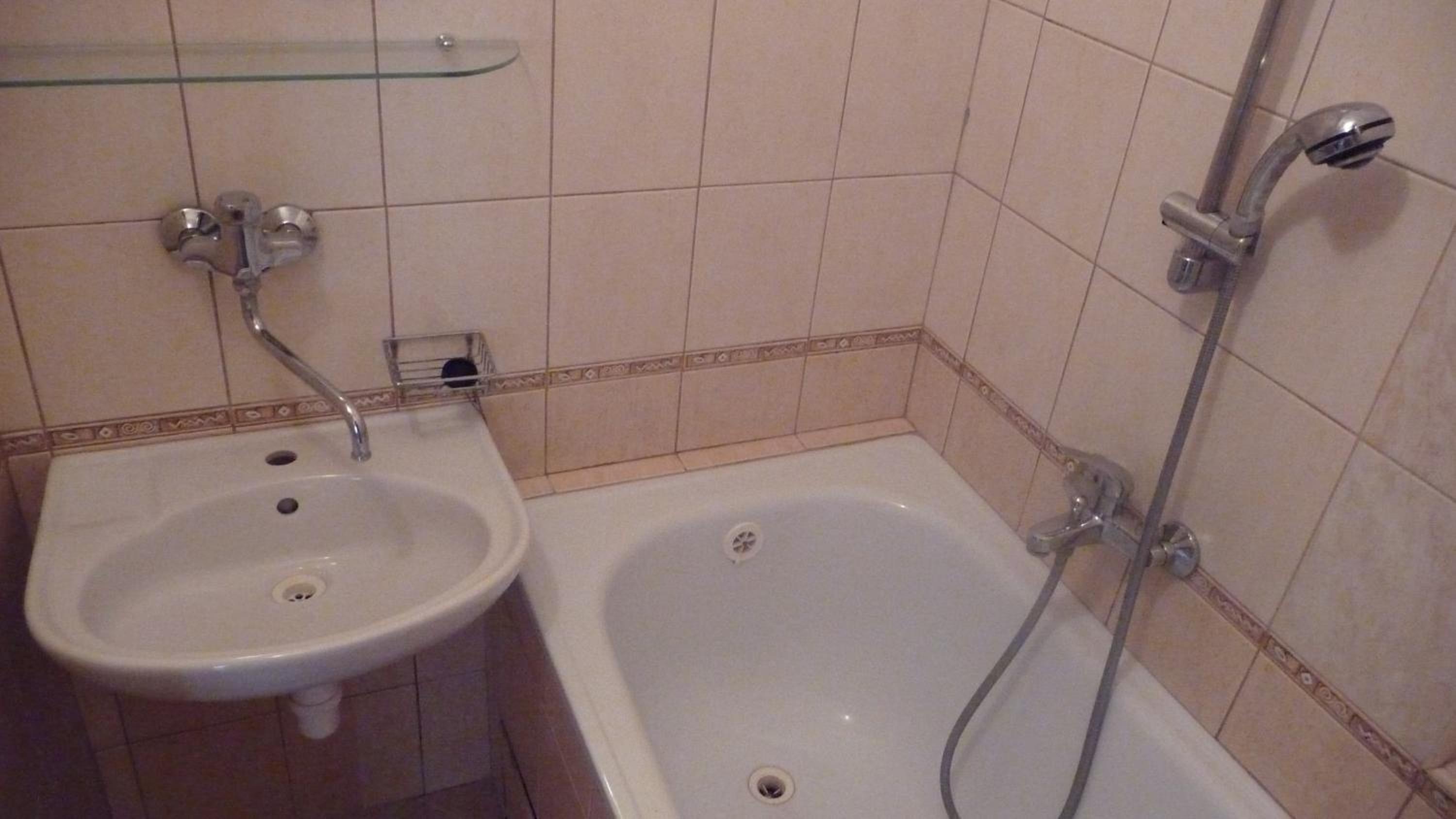 Double or Twin Room - Photo 5