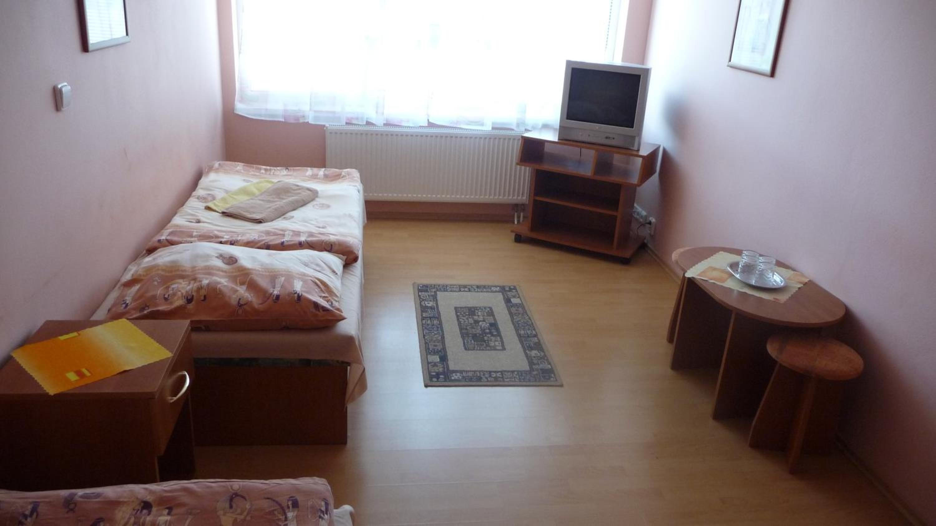 Family Room (3 Adults) - Photo 4