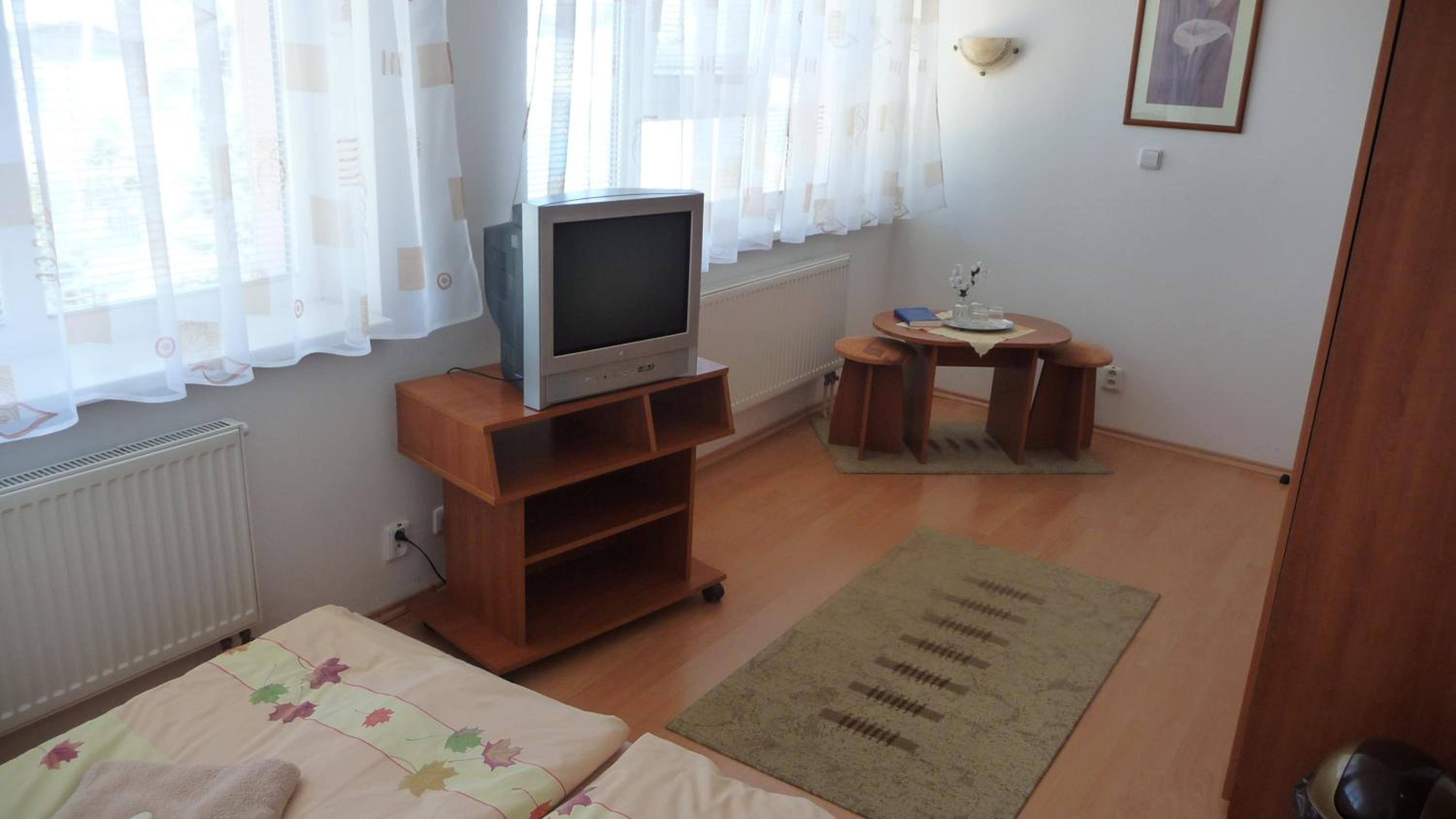 Family Room (3 Adults) - Photo 3