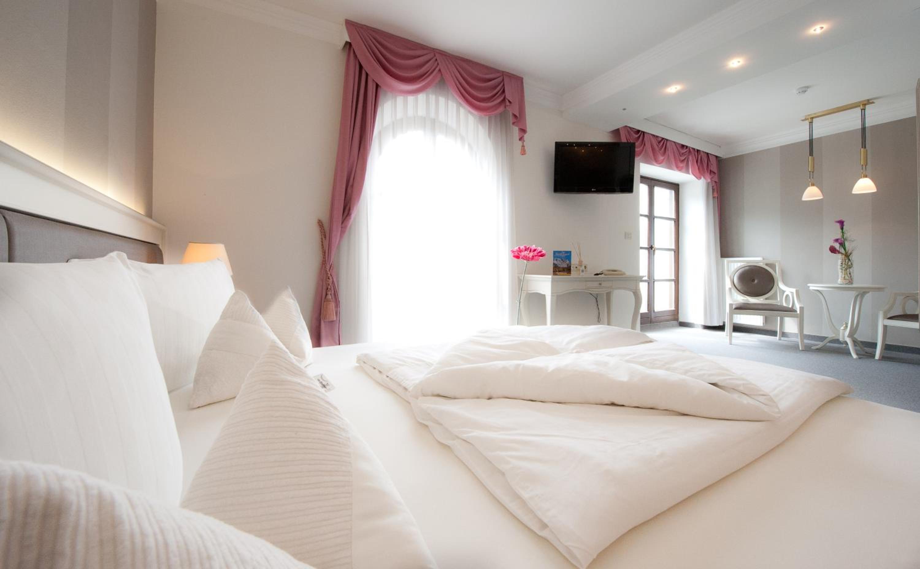 Deluxe Double Room - Photo 8