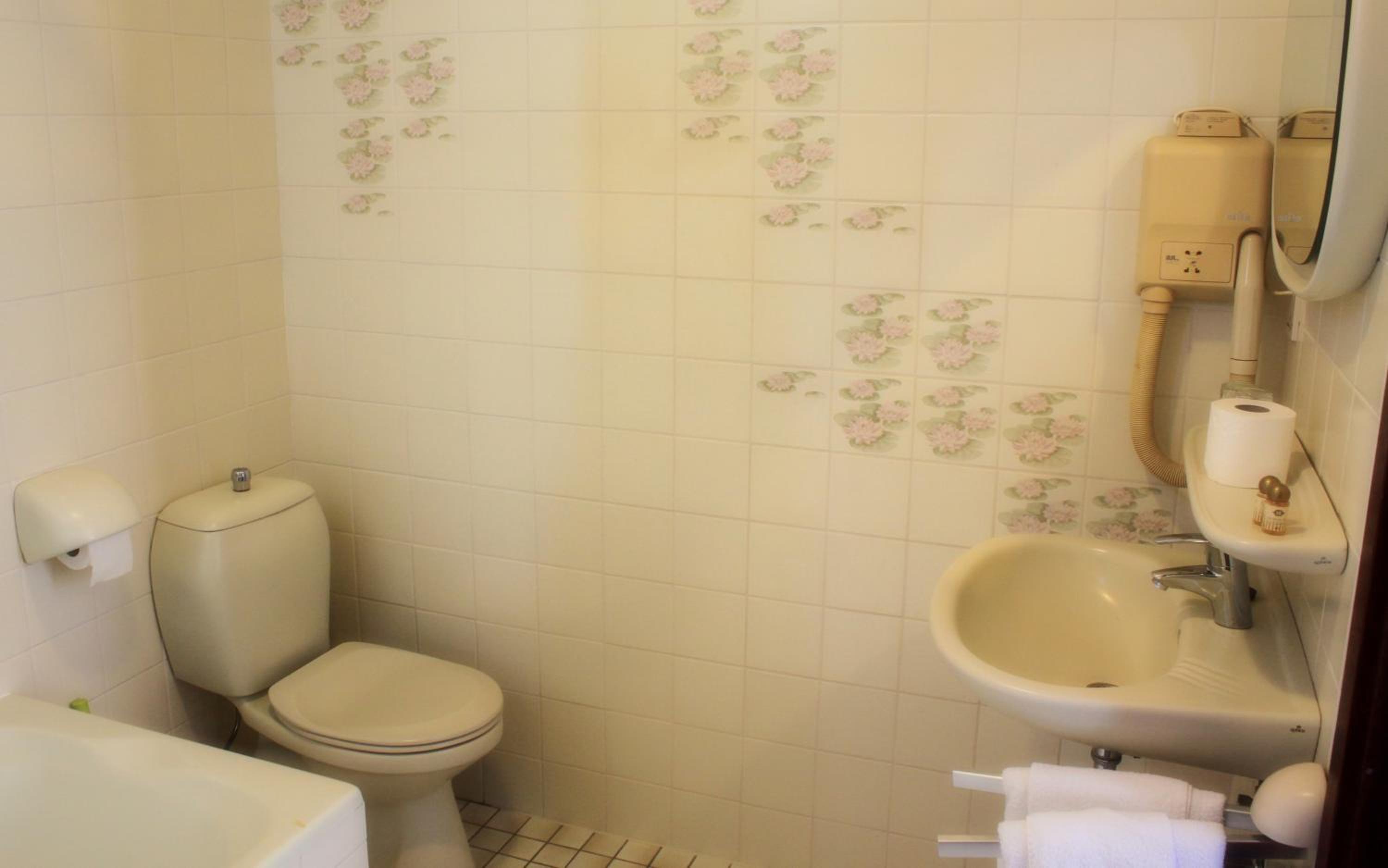 Standard Double Room - Photo 10