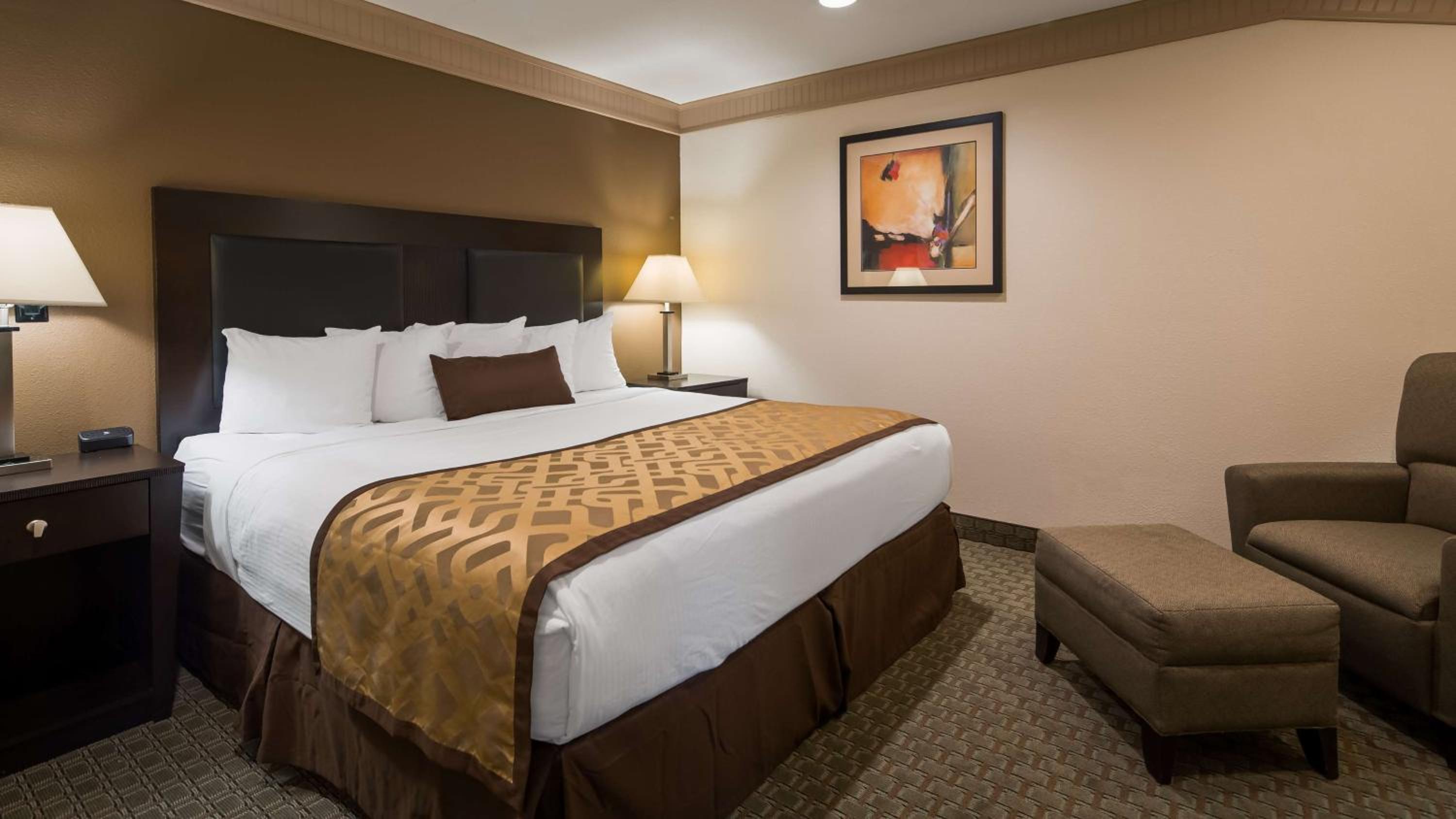 King Suite with Separate Living Area - Non-Smoking