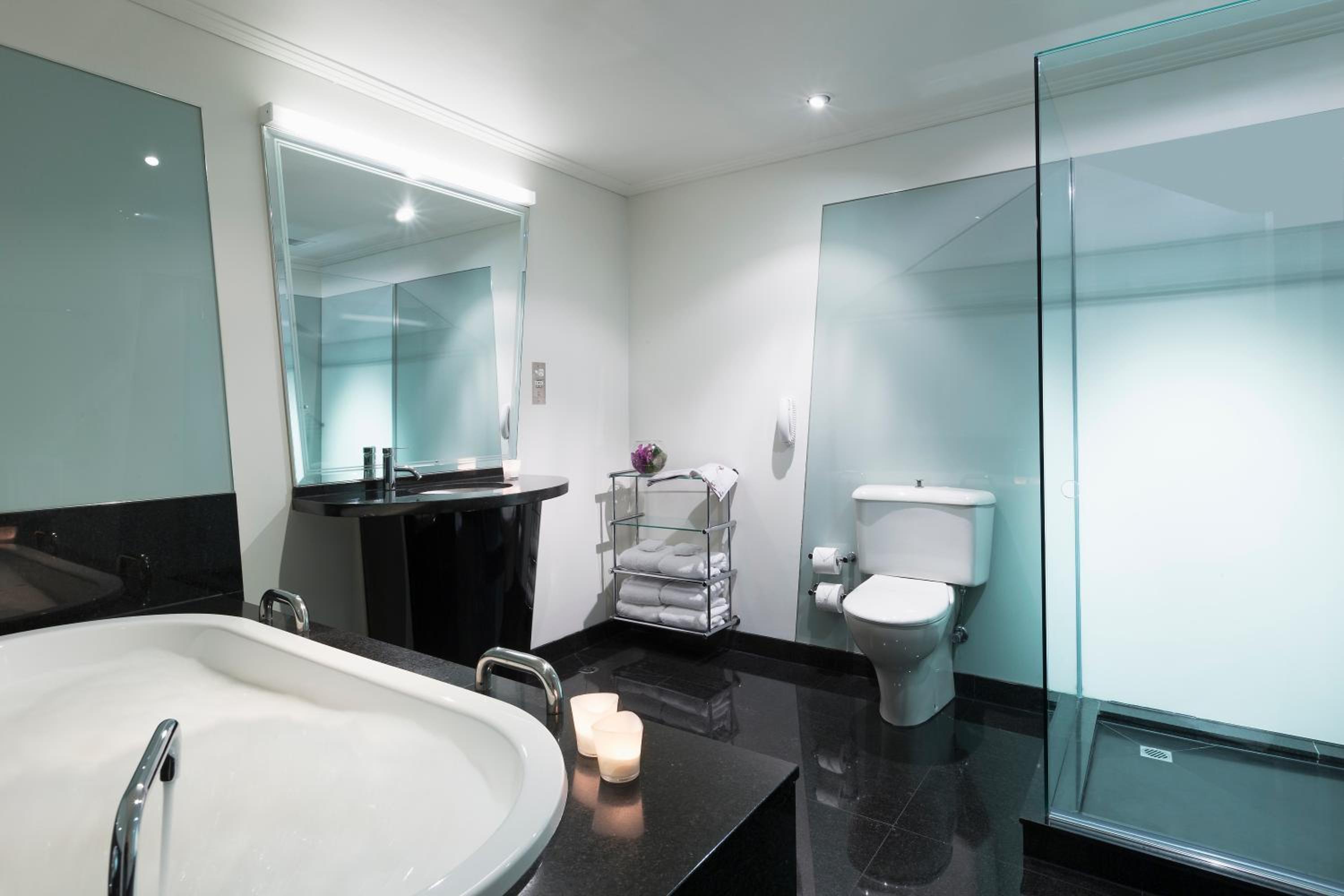 Junior King Suite with Spa Bath and Private Office - Photo 2