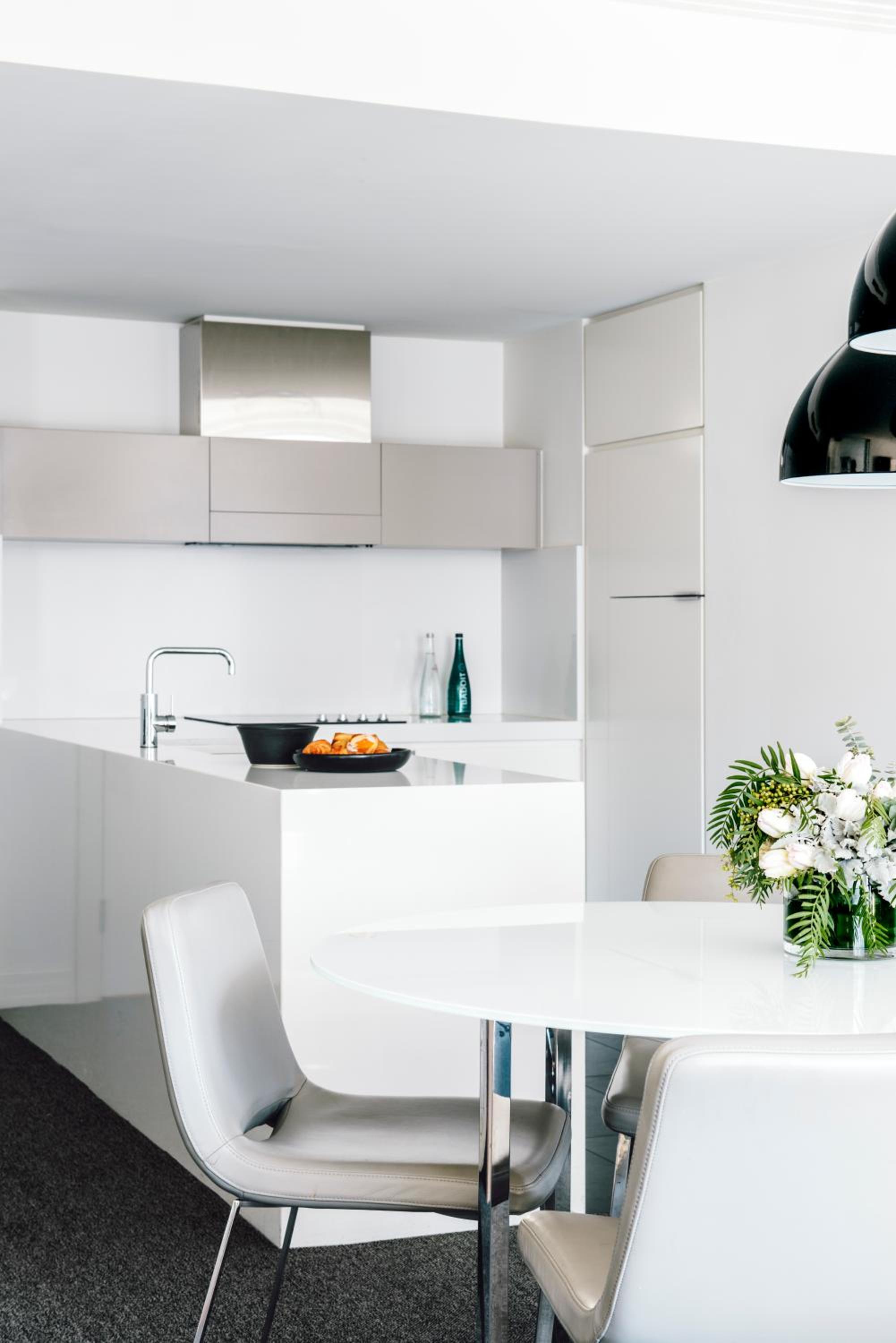 Two Bedroom Two Bathroom Apartment with Kitchen and with Spa Bath - Photo 8